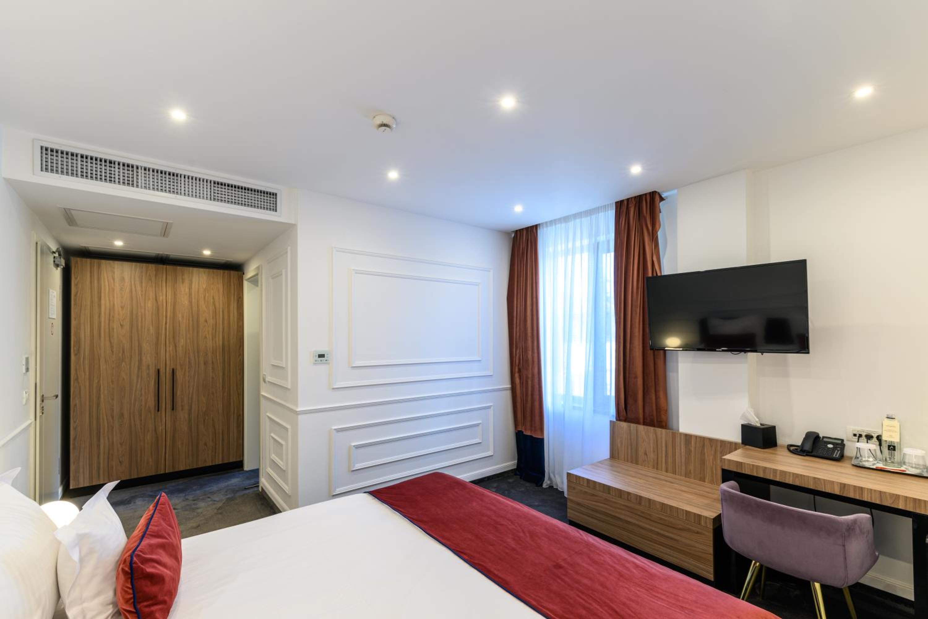 Double Room - Photo 5