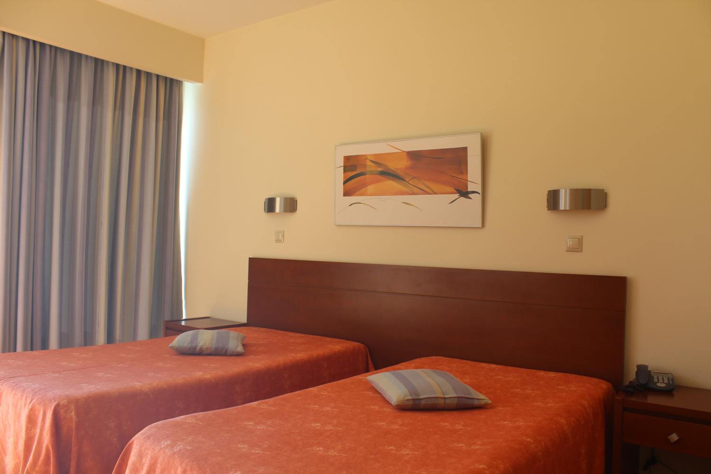 Twin Room - Photo 1