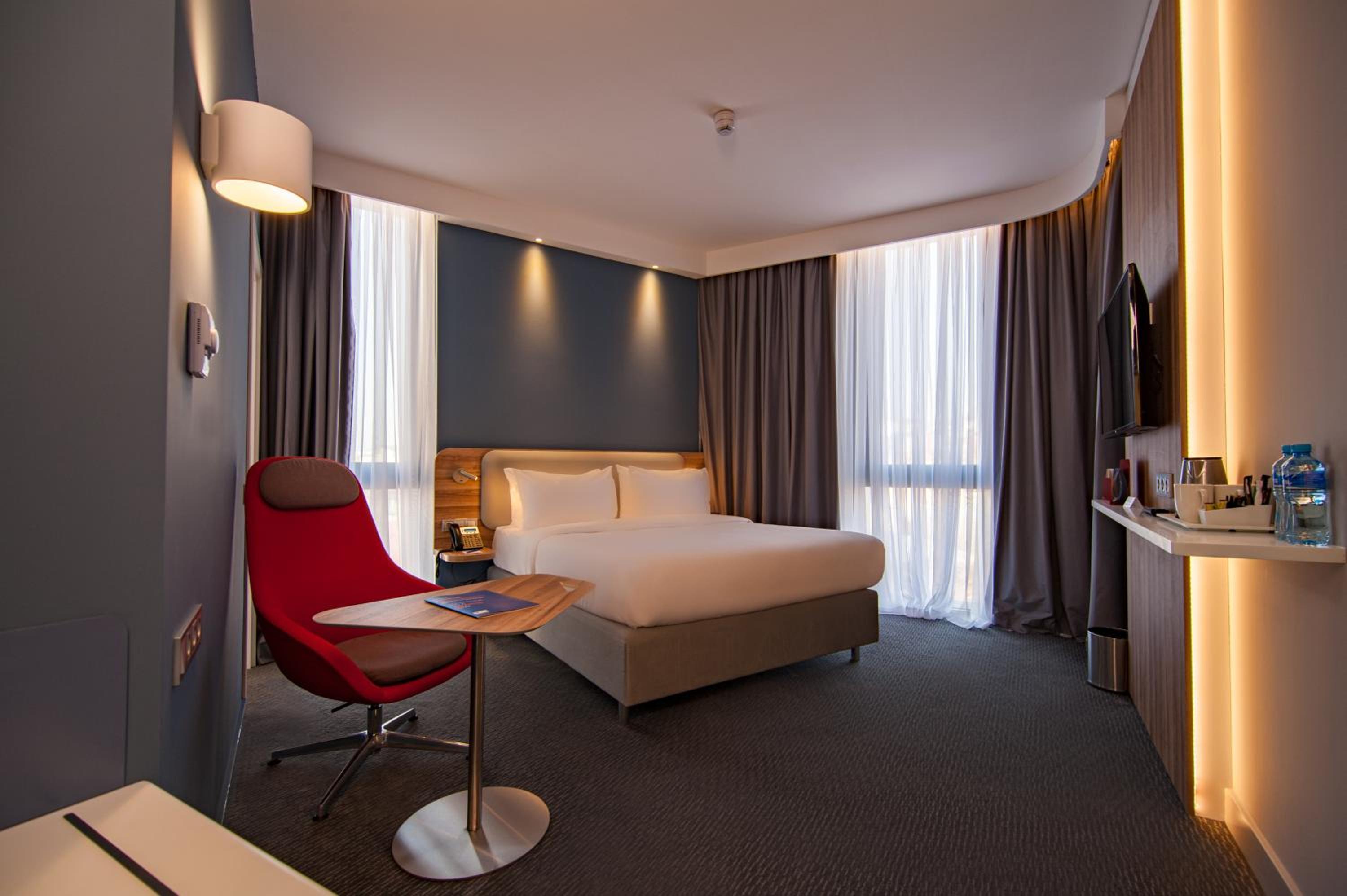 Standard Room with Free Breakfast - Photo 1