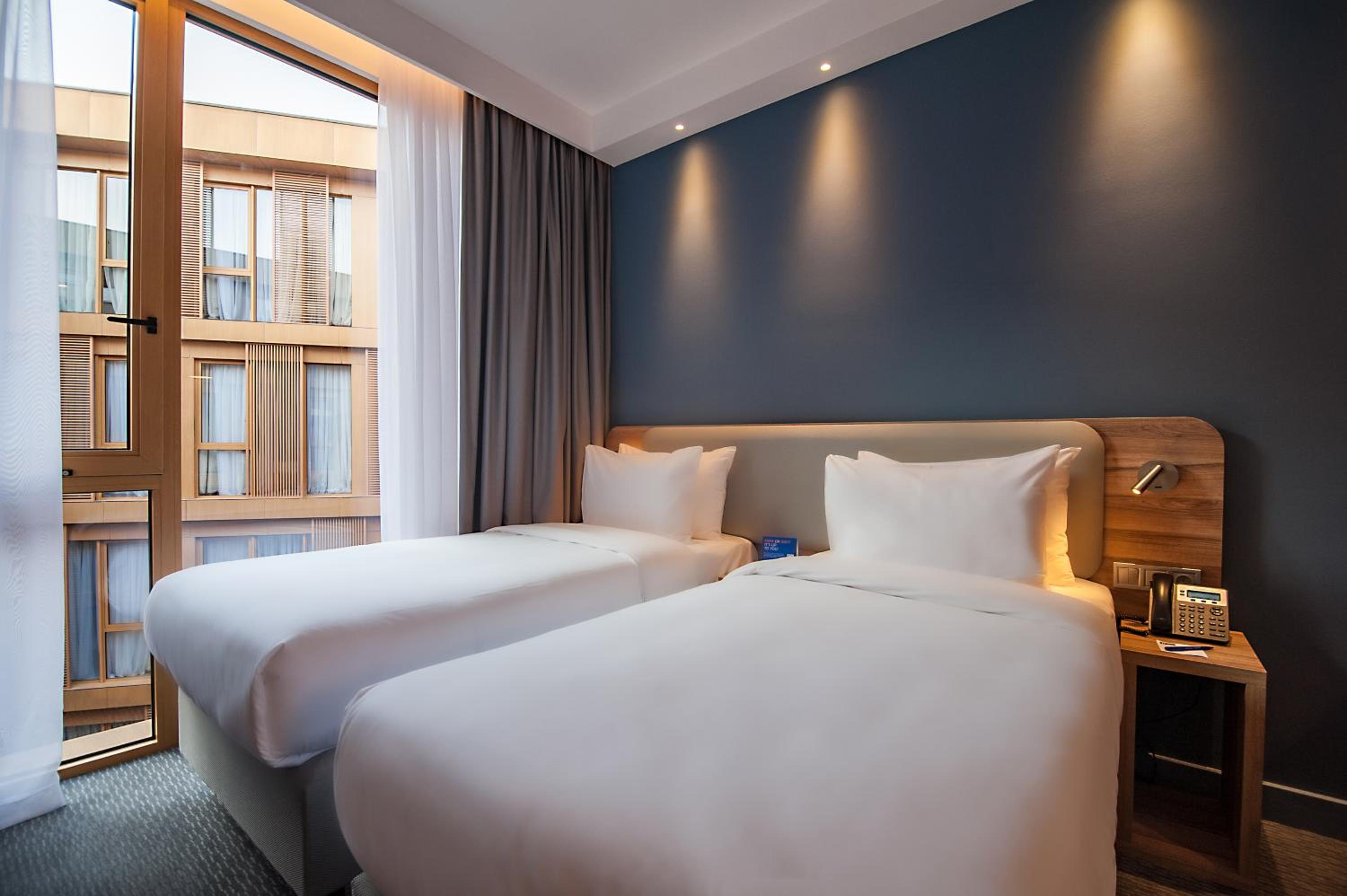 Standard Twin Room with Free Breakfast - Photo 4