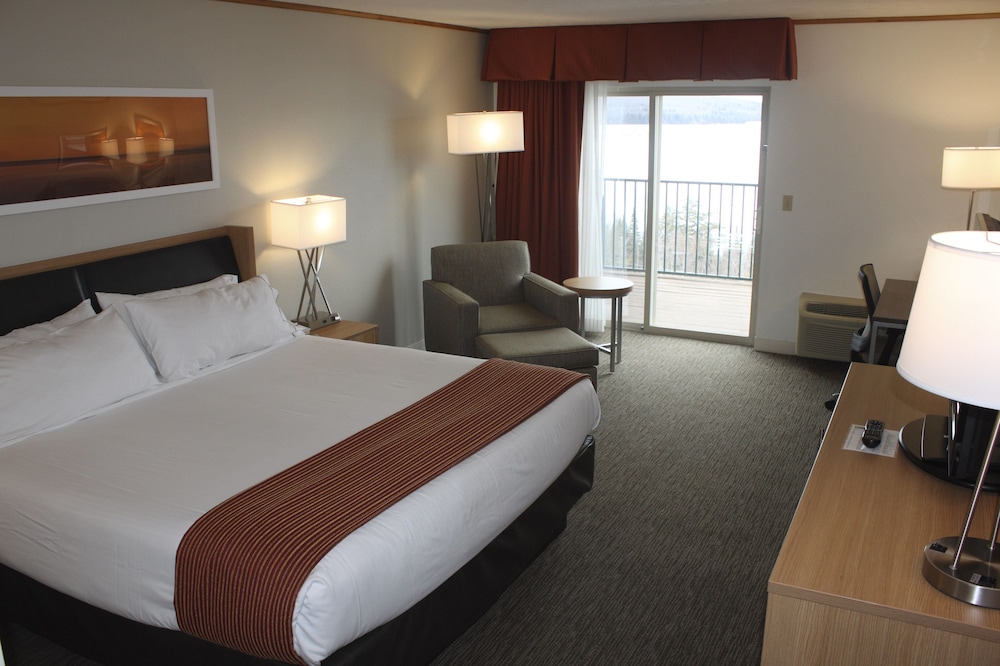 Standard Room, 1 King Bed, Lake View