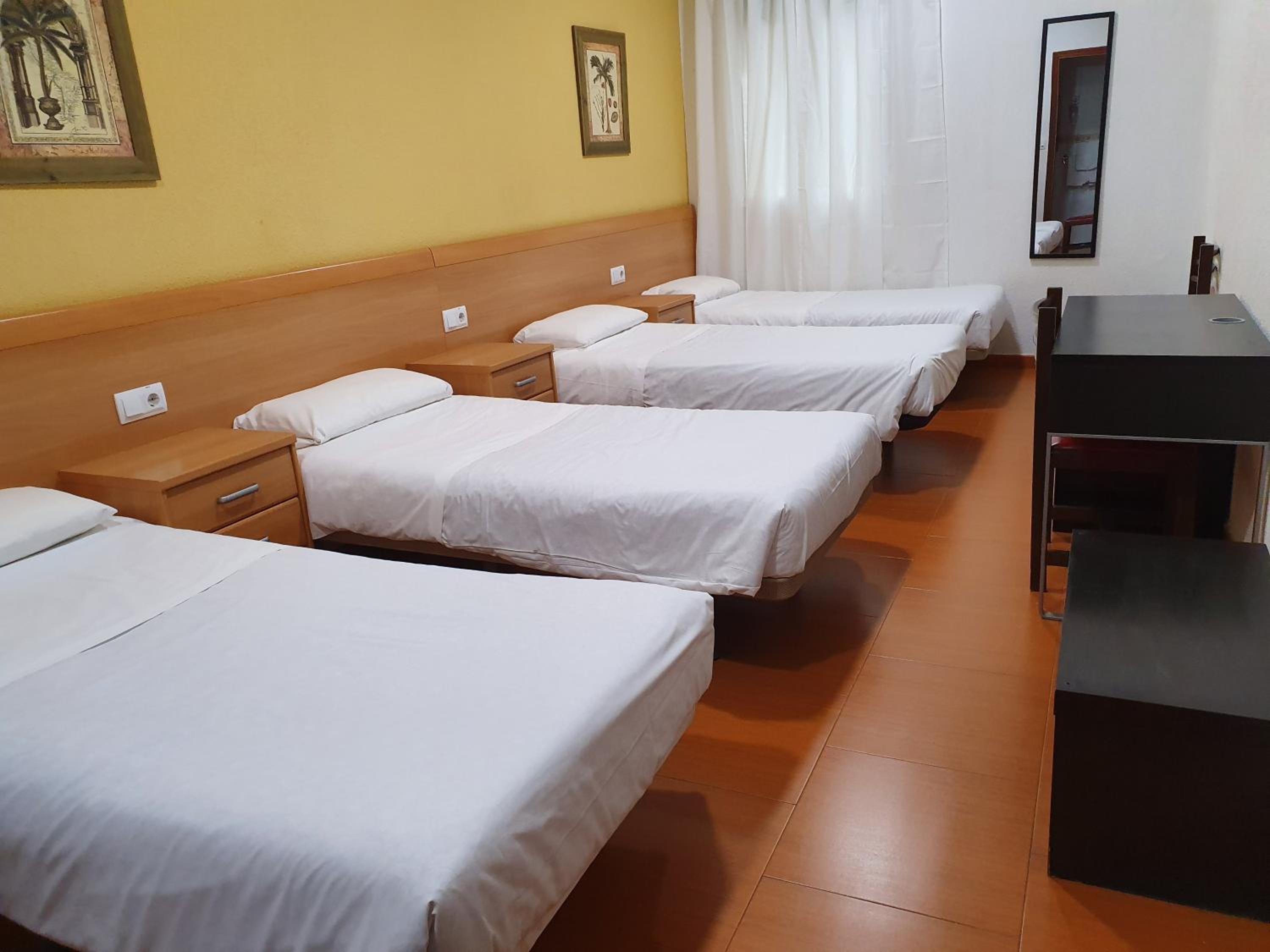 Habitación Cuádruple con Baño Privado