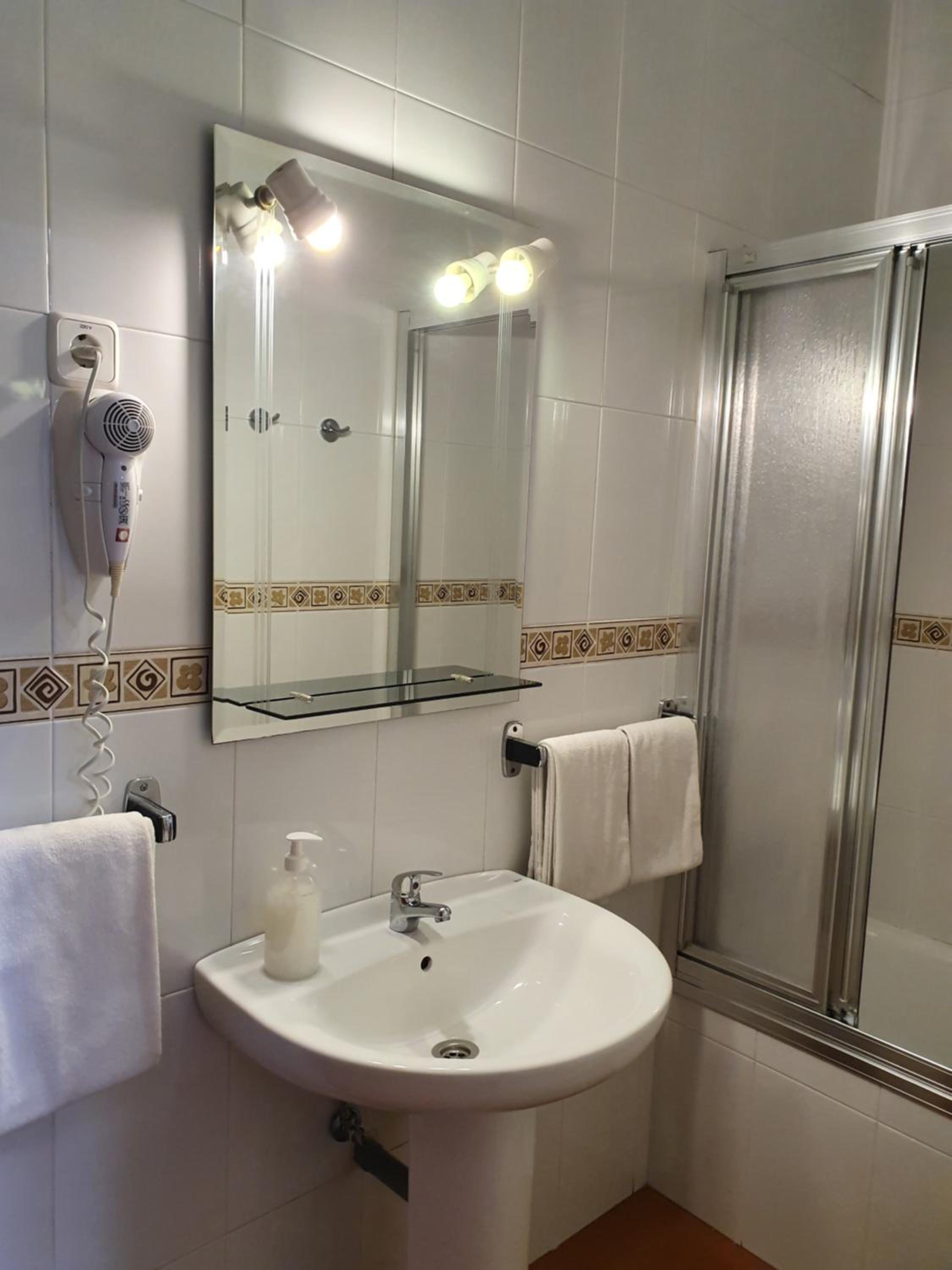 Double Room with Private Bathroom photo 2