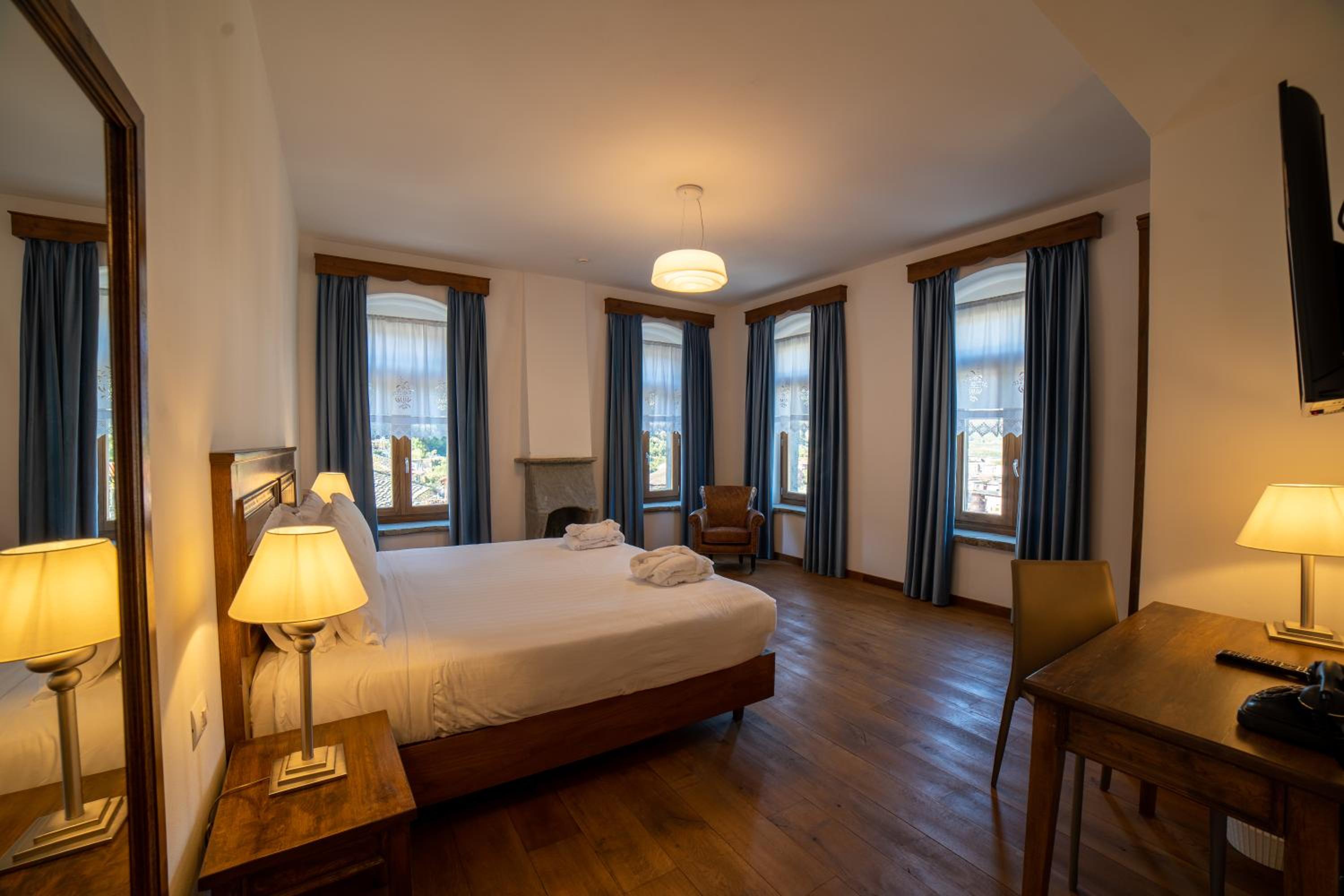 Deluxe Double or Twin Room with City View