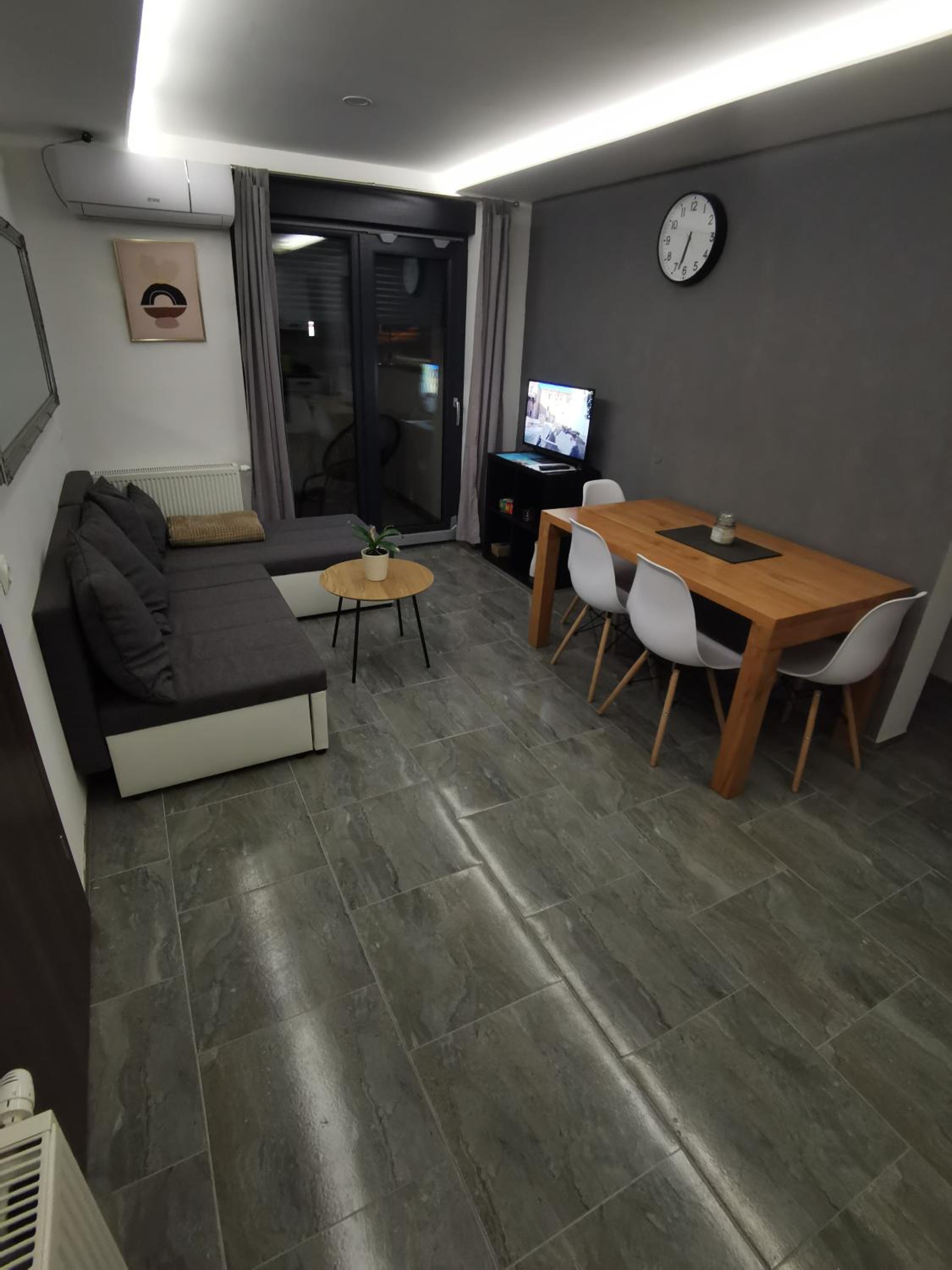 Two-Bedroom Apartment - Photo 4