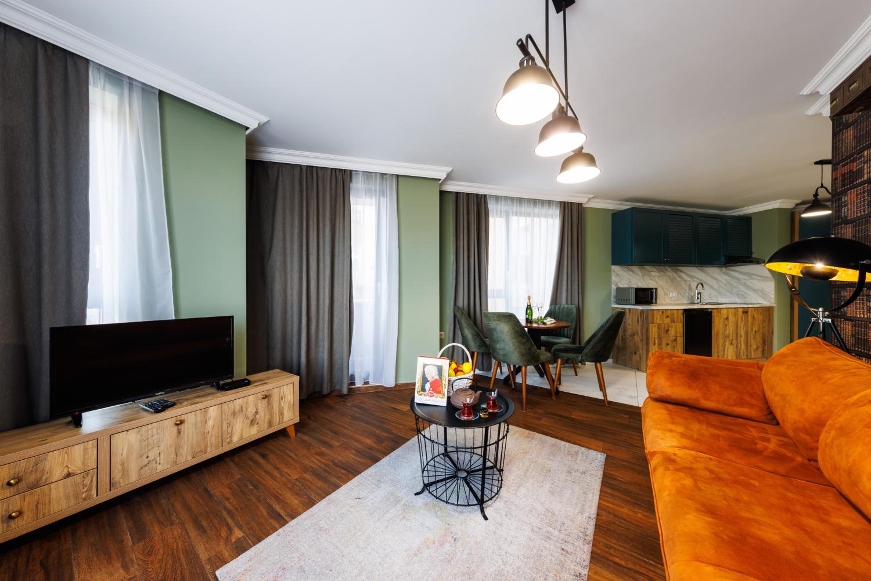 One-Bedroom Apartment photo 1