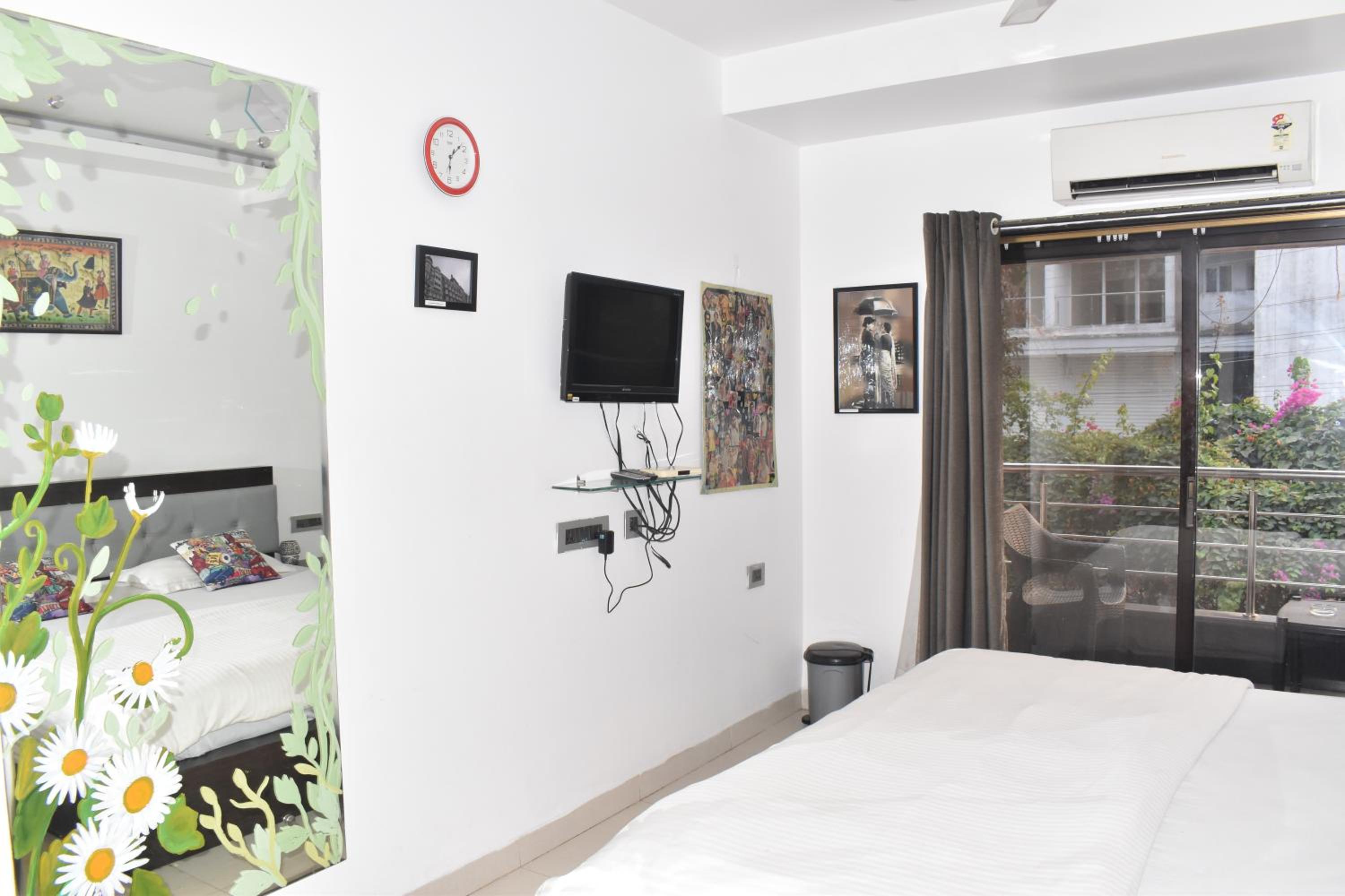 Deluxe King Room photo 2
