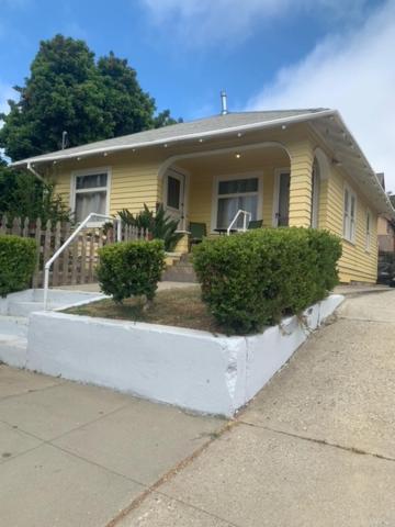 Three-Bedroom House photo 2