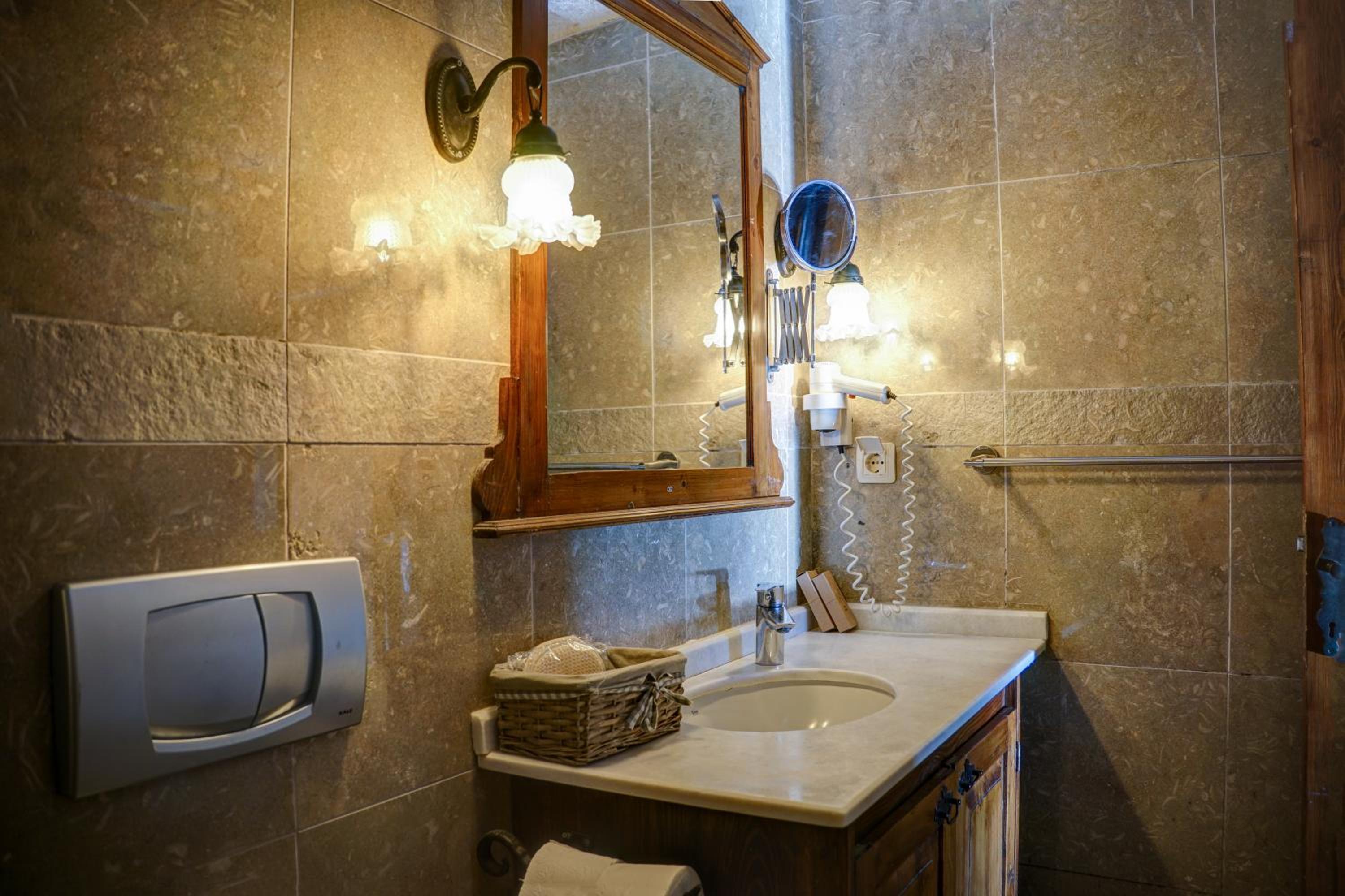 Cave Suite - Photo 3