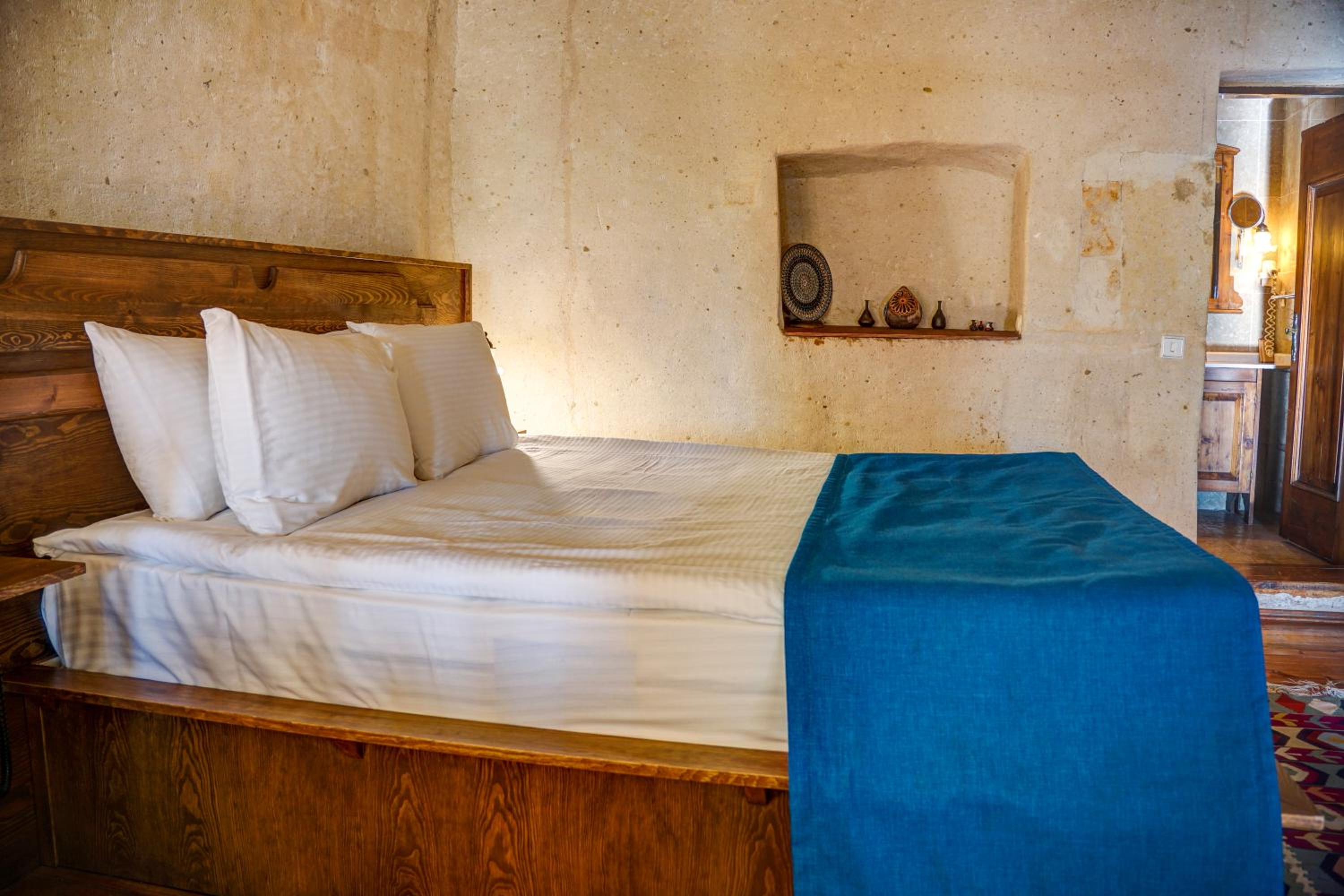 Cave Suite - Photo 8