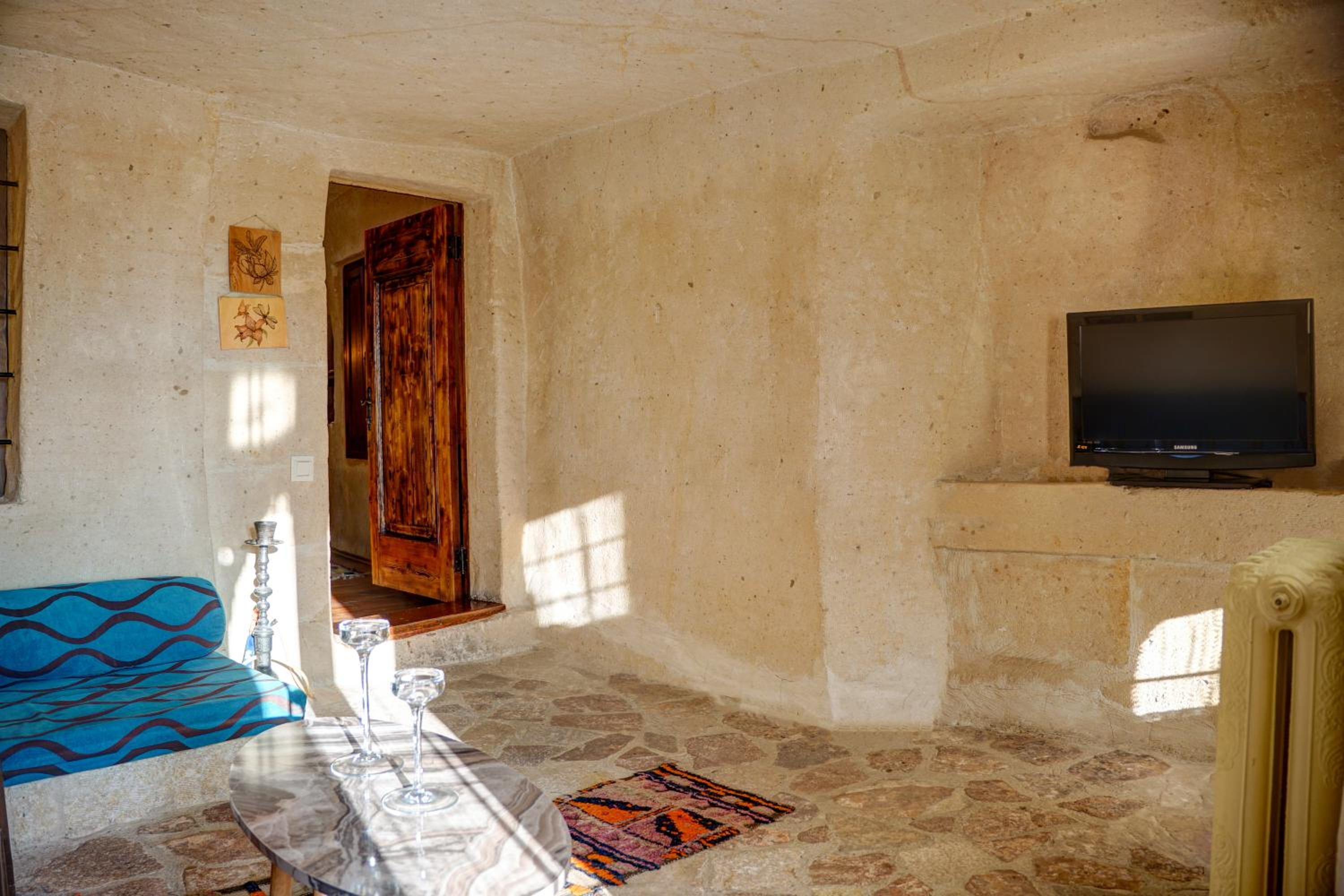 Cave Suite - Photo 4