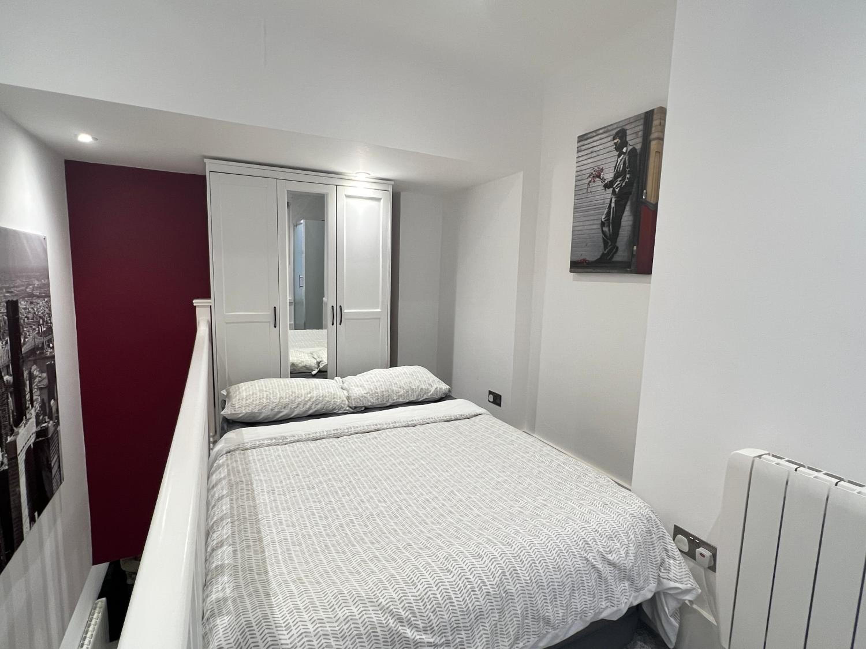 One-Bedroom Apartment - Photo 4