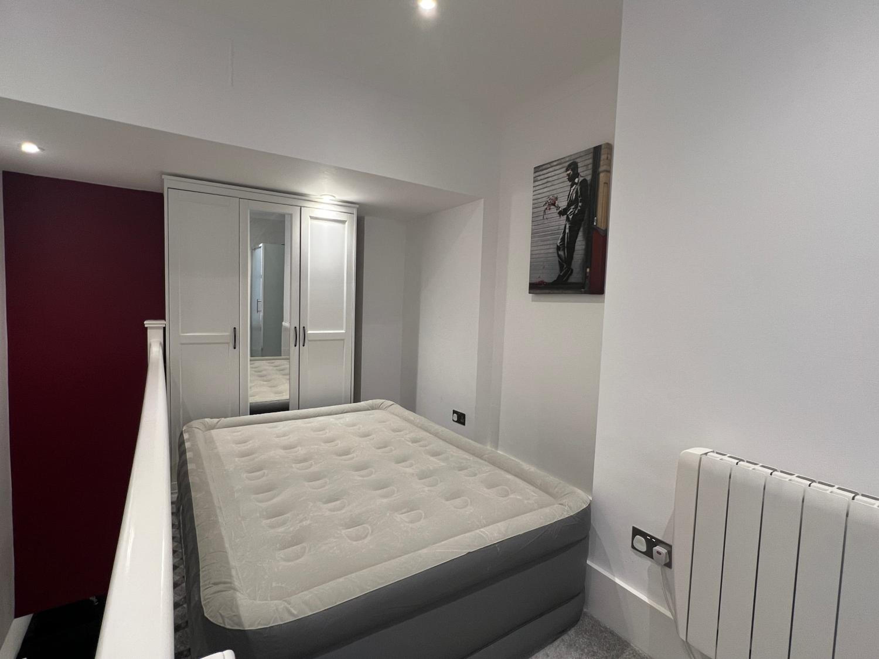 One-Bedroom Apartment - Photo 5