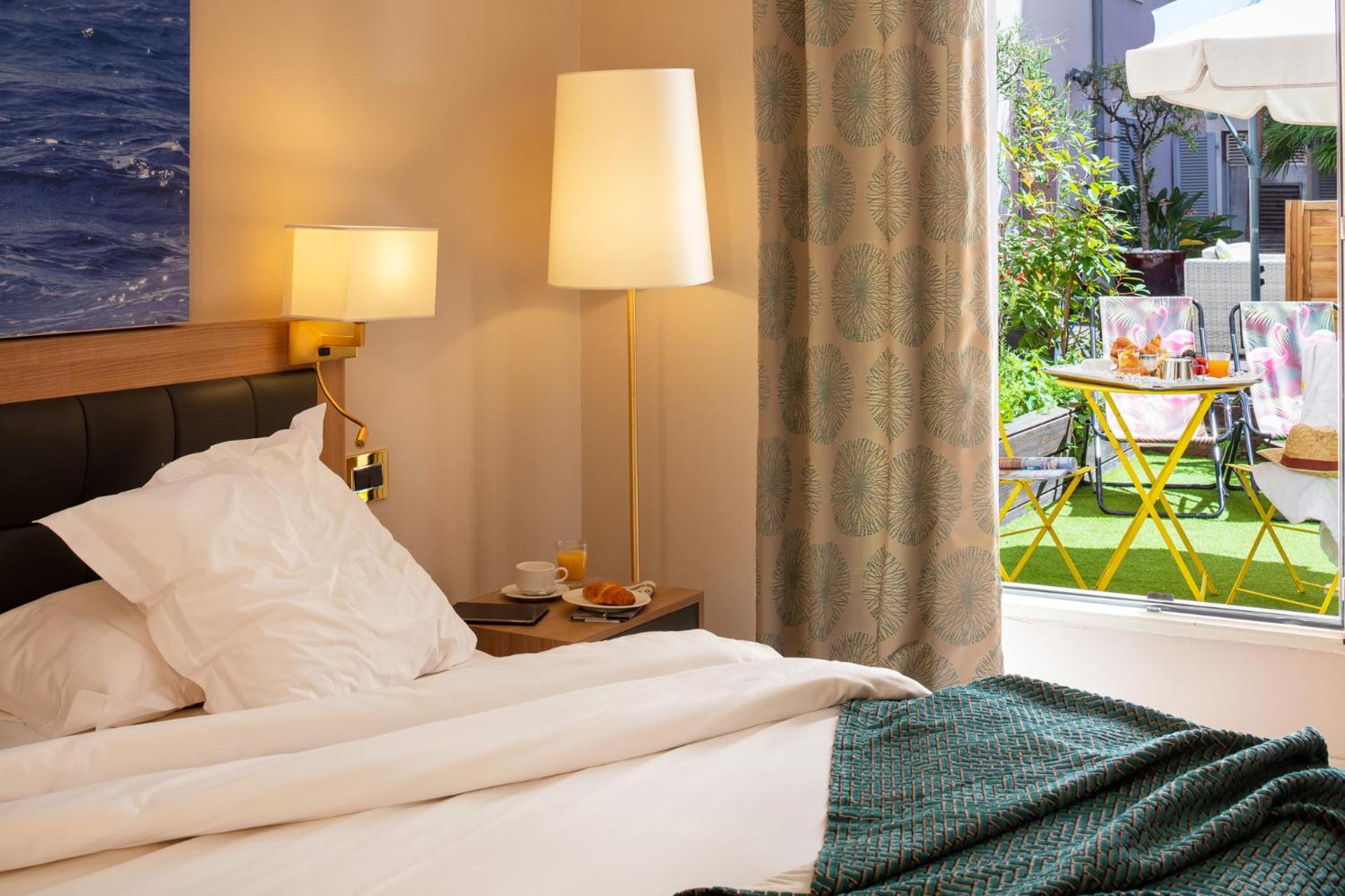 Deluxe Room with Terrace - Photo 4