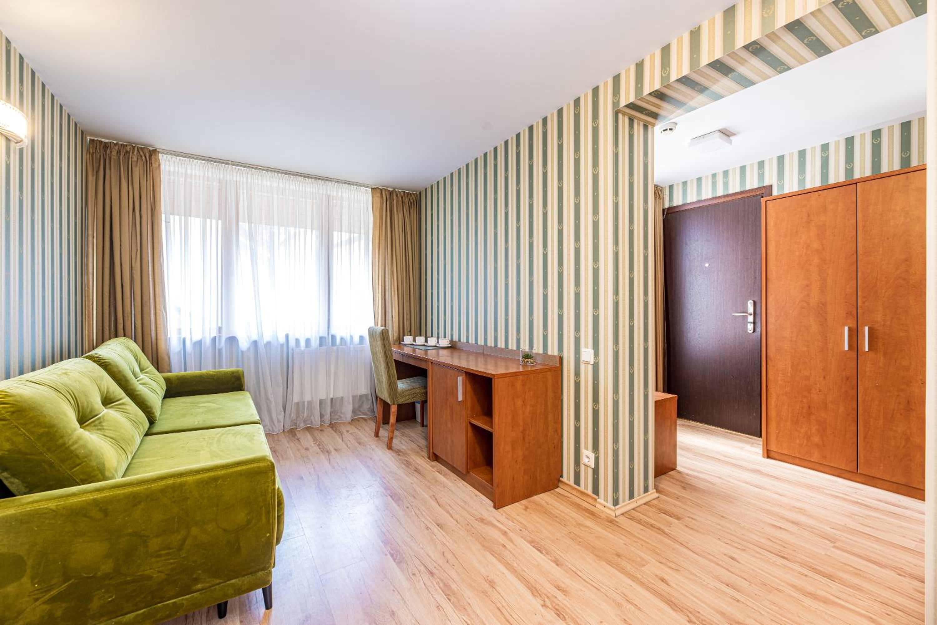 Family Room with Balcony photo 1
