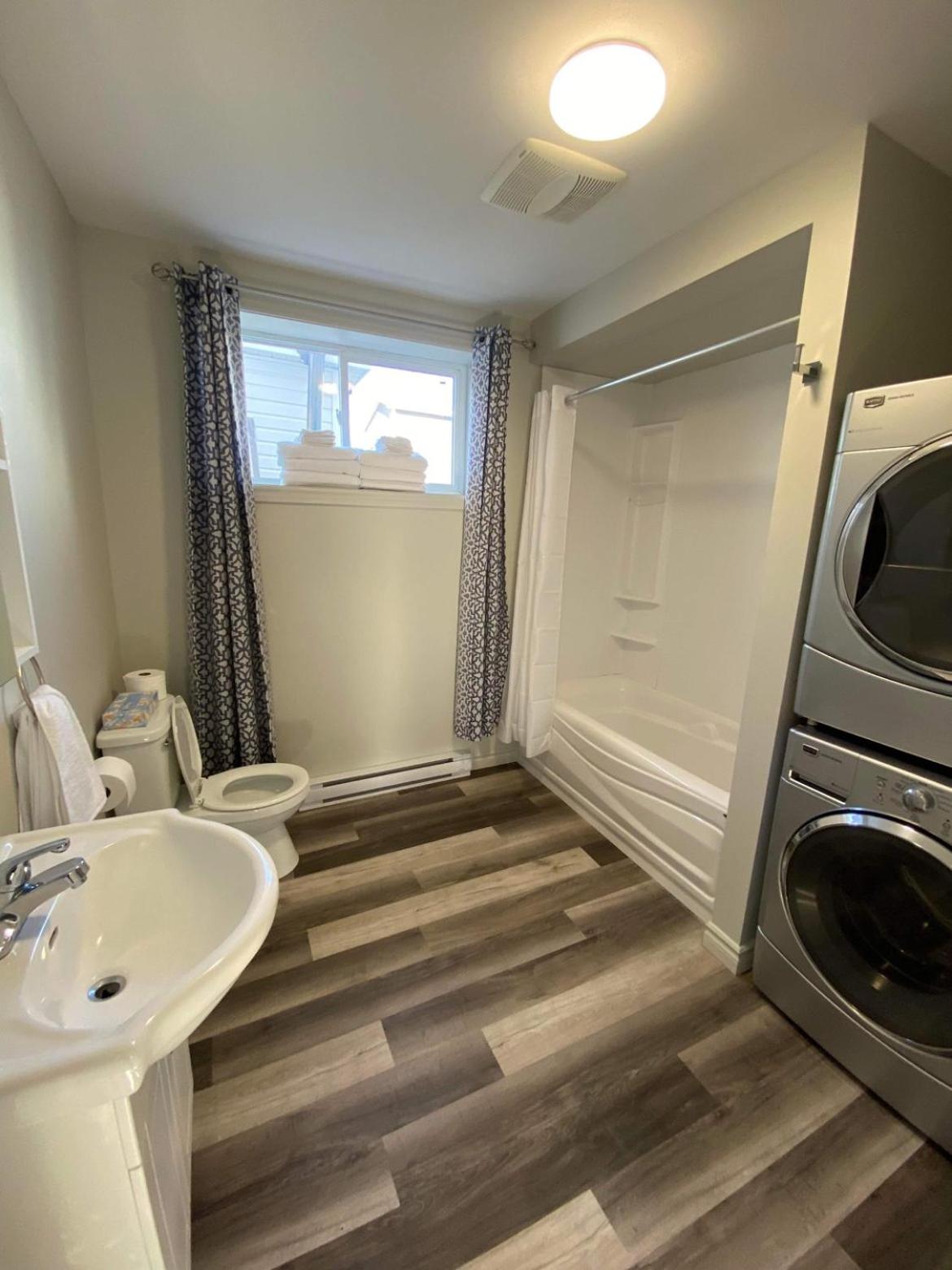 Three-Bedroom Apartment - Photo 2