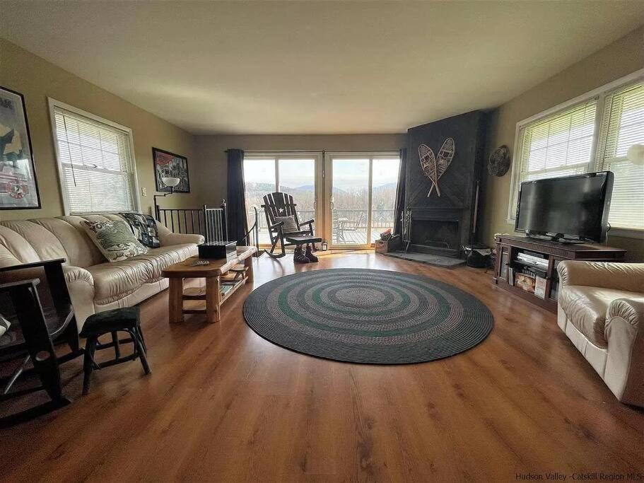 Three-Bedroom House photo 1