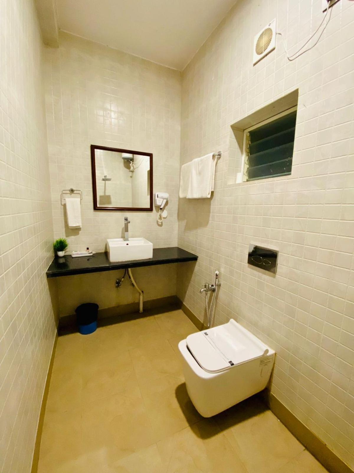 King Room with Pool View photo 2