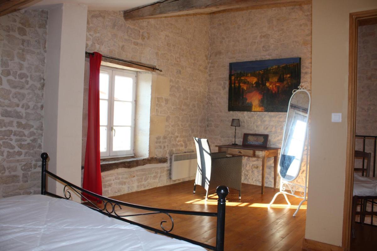 Comfort Three-Bedroom Apartment - Photo 12