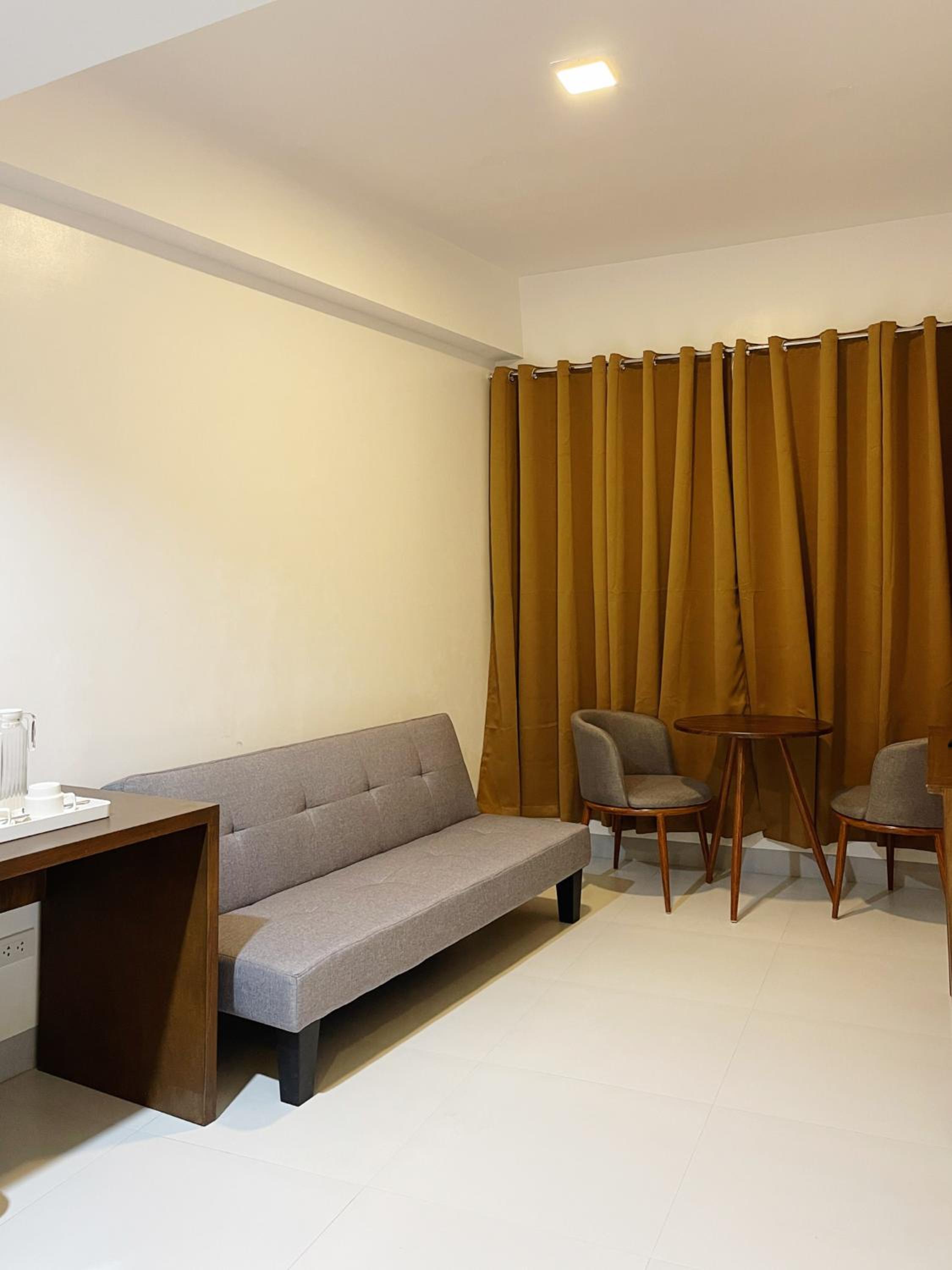 One-Bedroom Suite - Photo 6