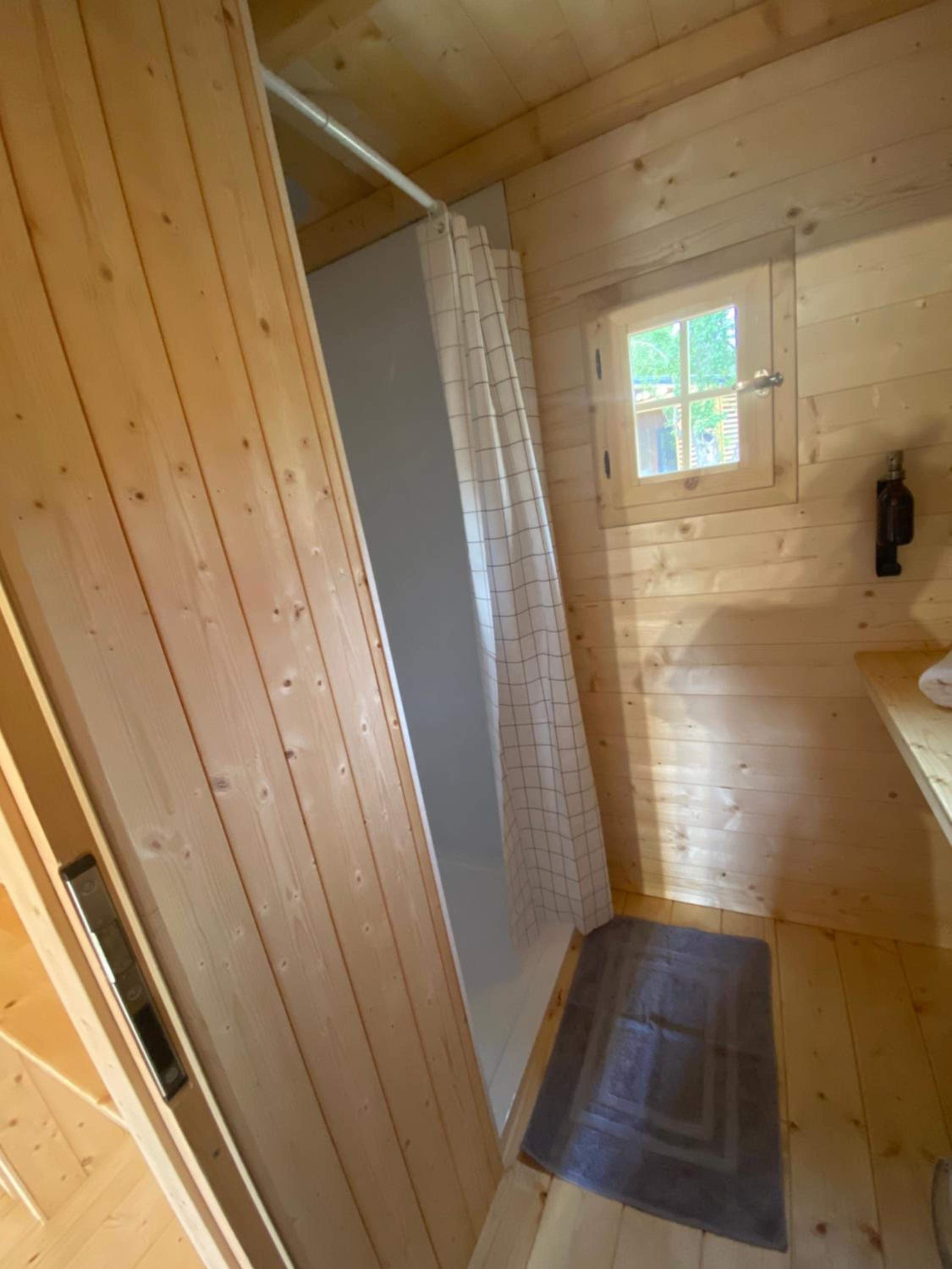 Unique Cabin - Photo 4
