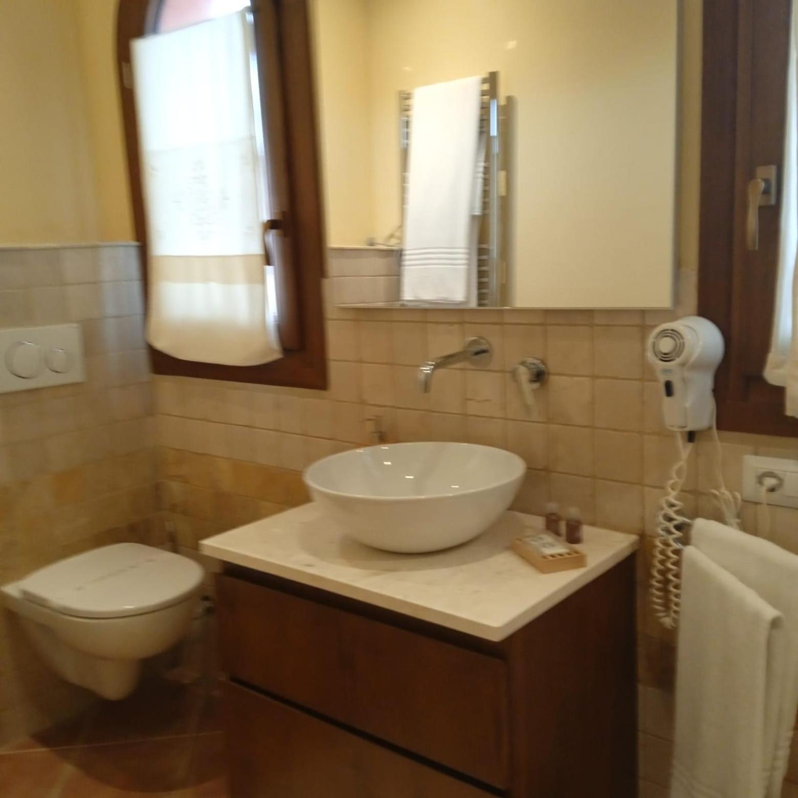 Deluxe Double or Twin Room - Photo 4