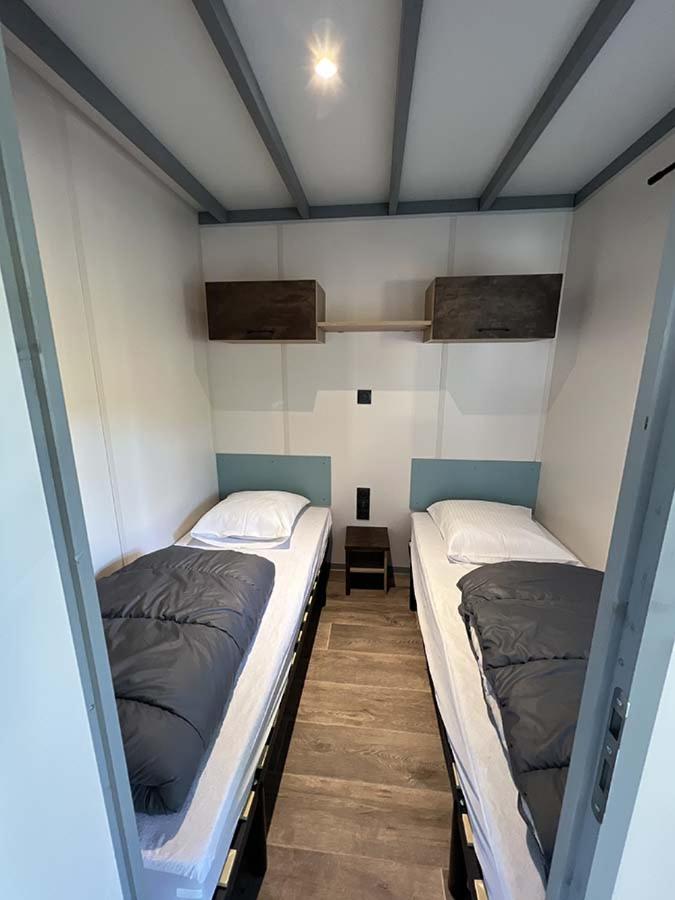 Three-Bedroom Chalet with Spa Bath (6 Adults) - Photo 3