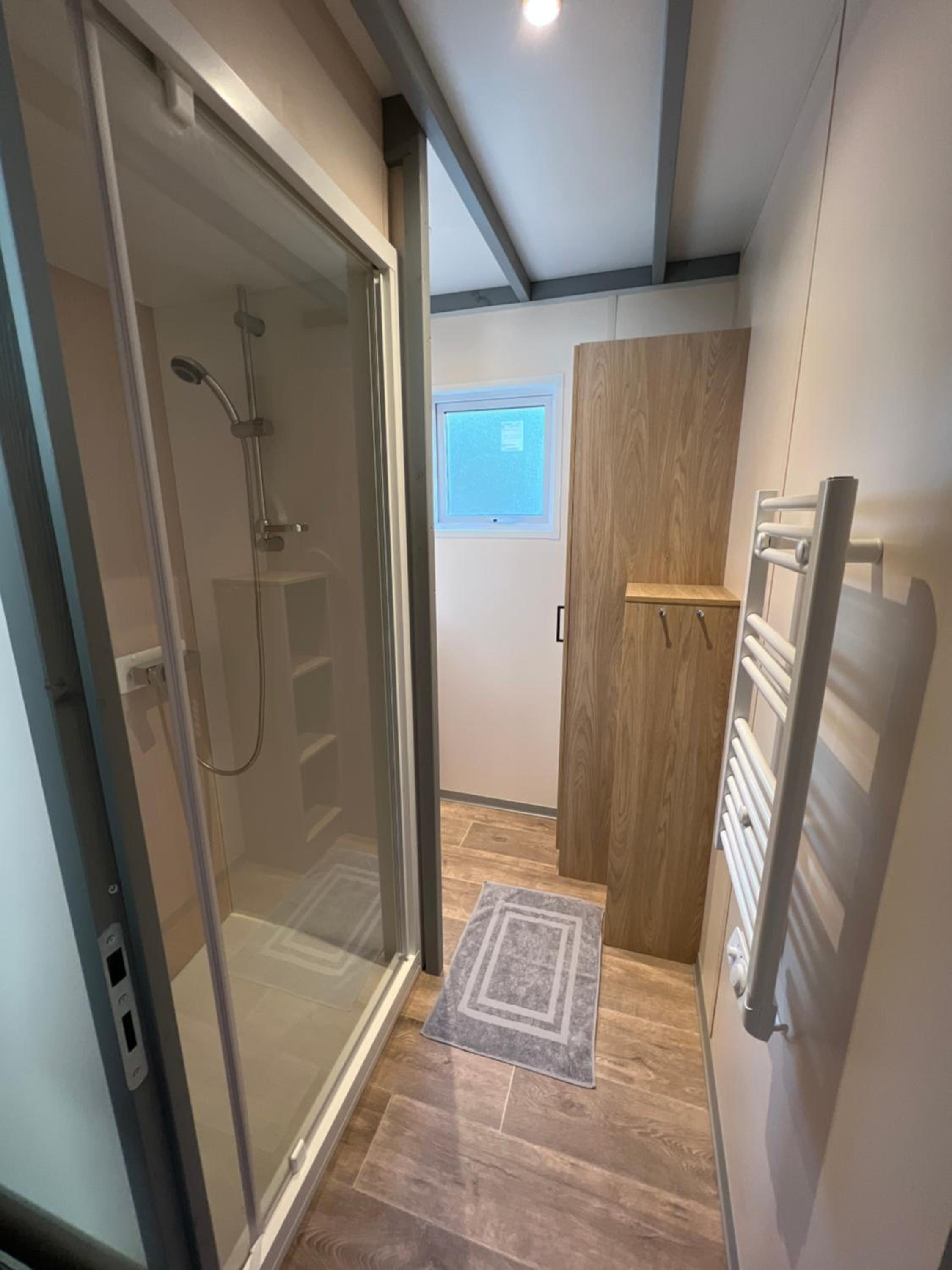 Three-Bedroom Chalet with Spa Bath (6 Adults) - Photo 2