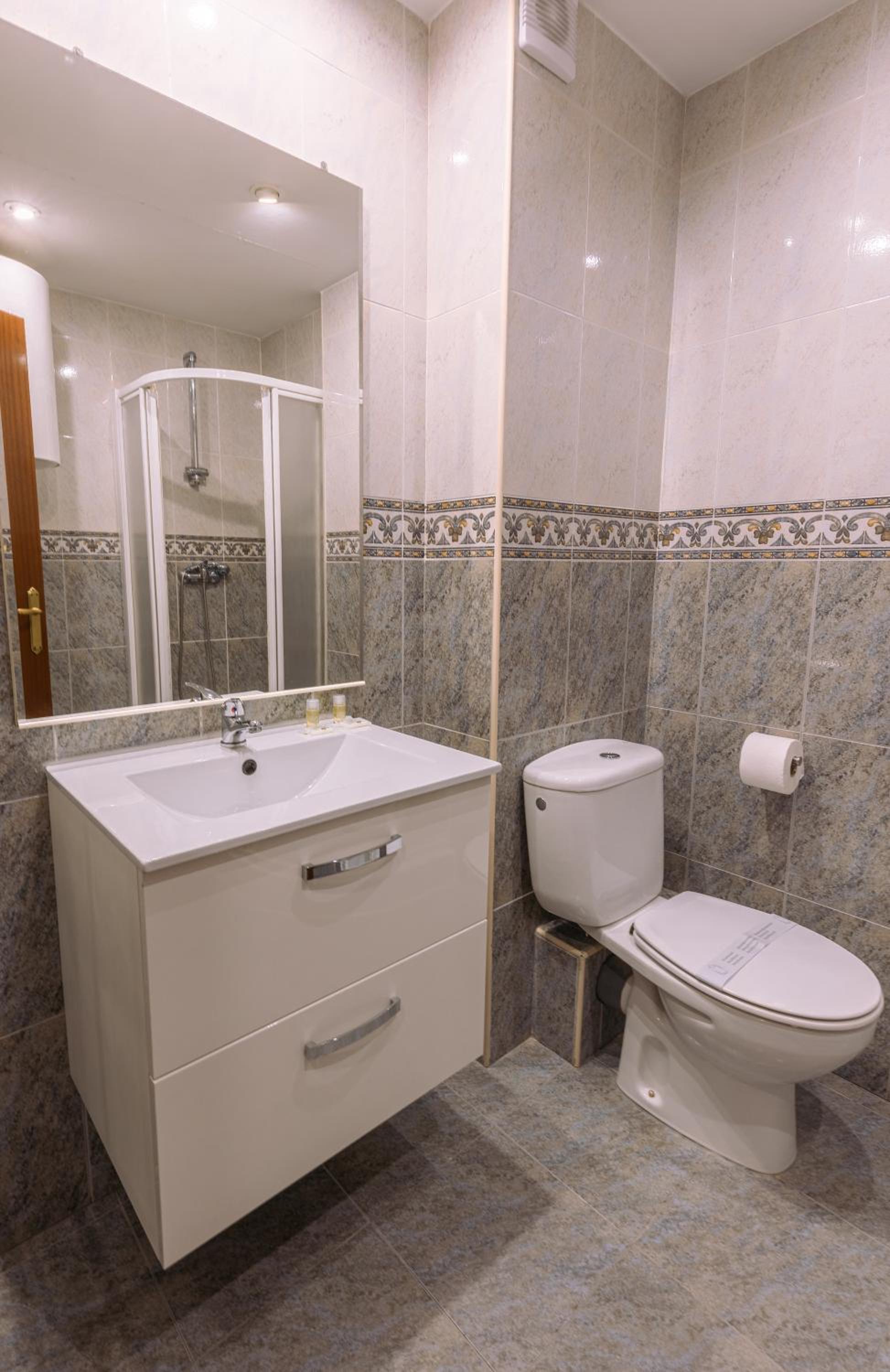 Double Room with Extra Bed photo 3