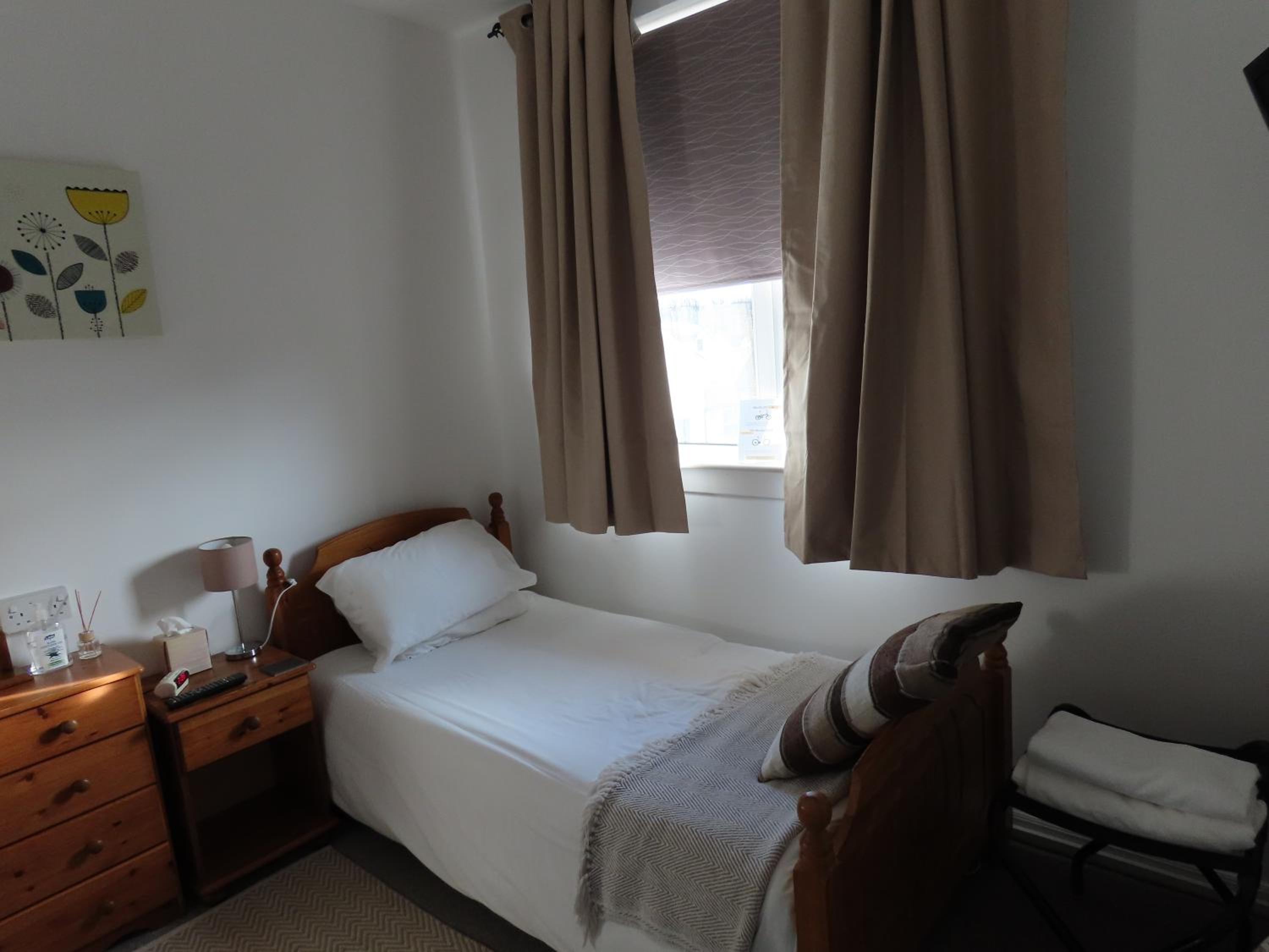 Single Room with Shared Bathroom photo 2