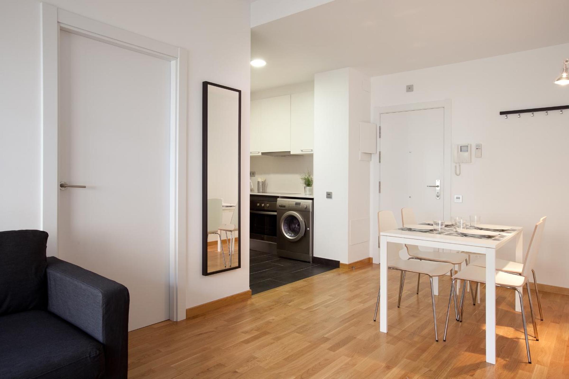 Two-Bedroom Apartment with Balcony photo 2