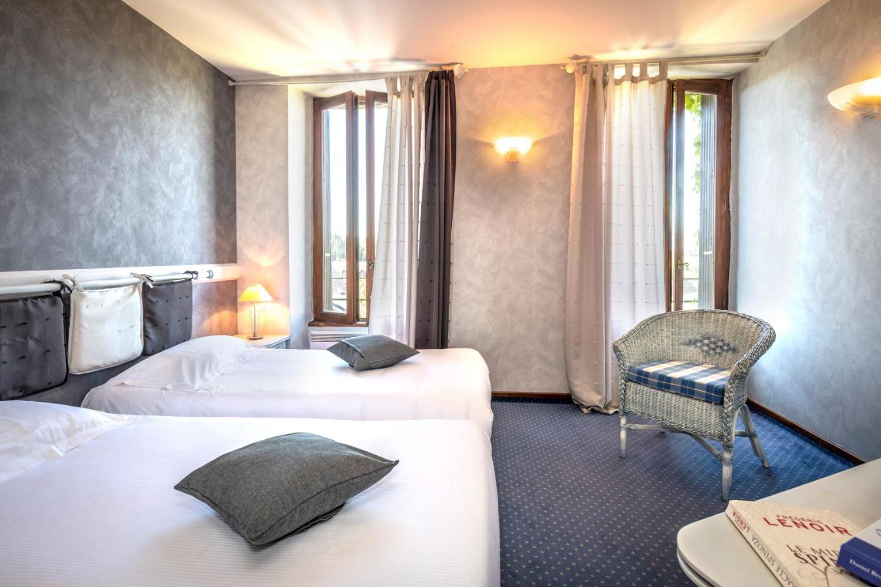 Twin Room with Garden View photo 3
