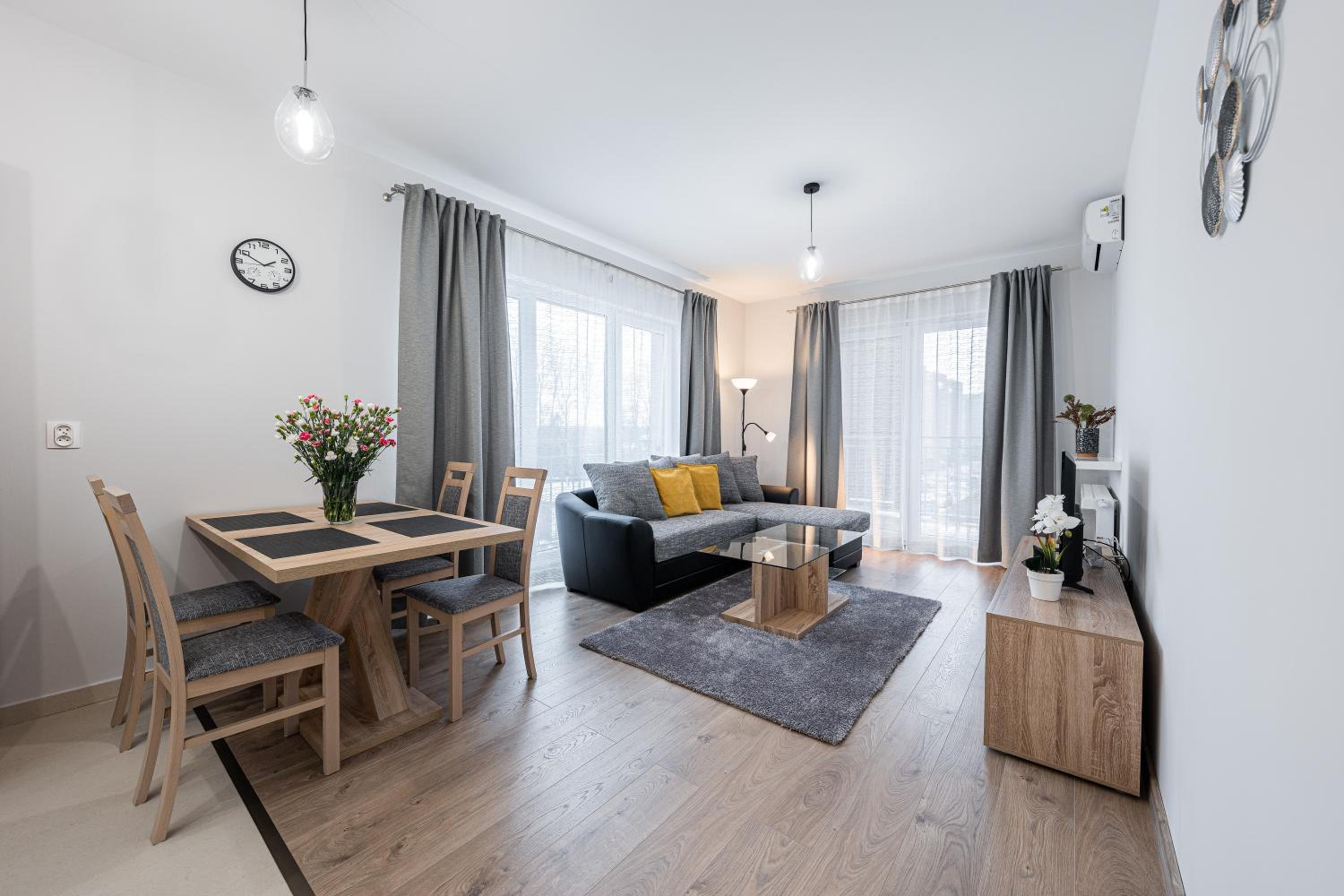 Two-Bedroom Apartment - Photo 2