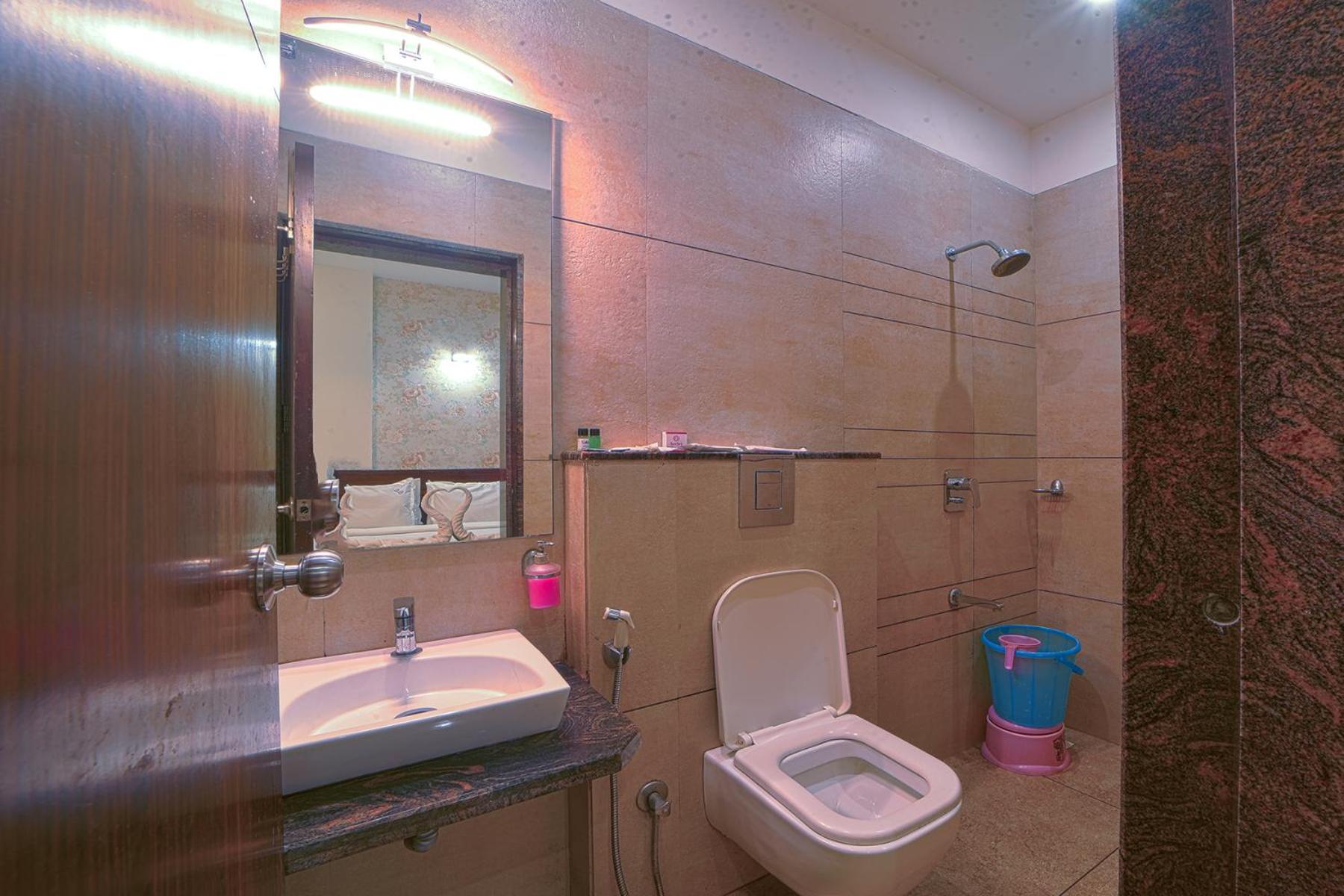 Double Room - Photo 6