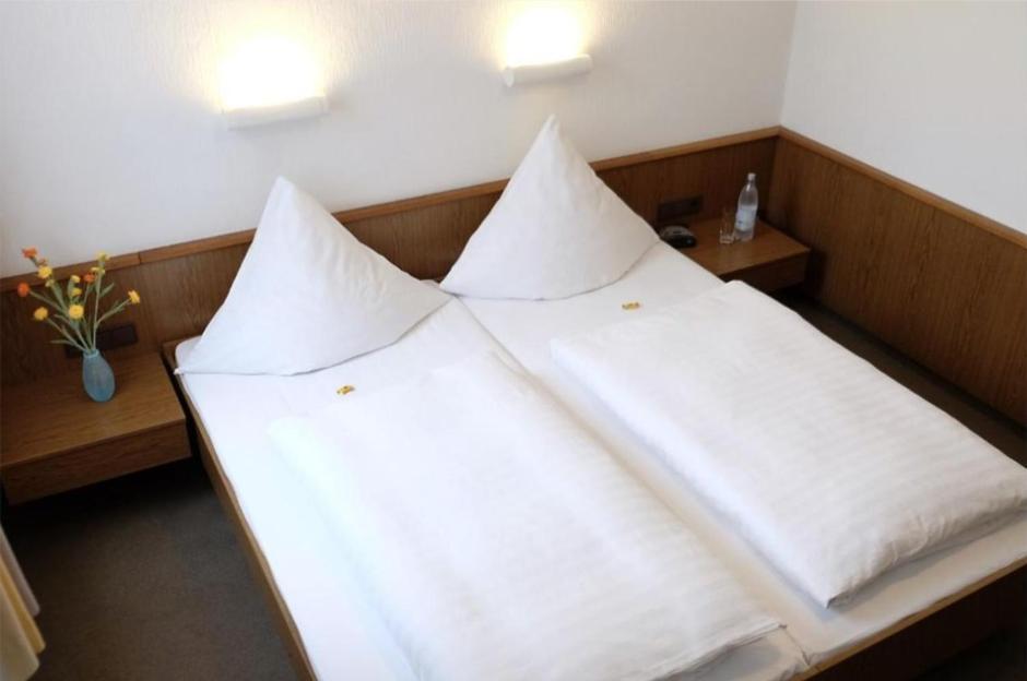 Twin Room with Shower
