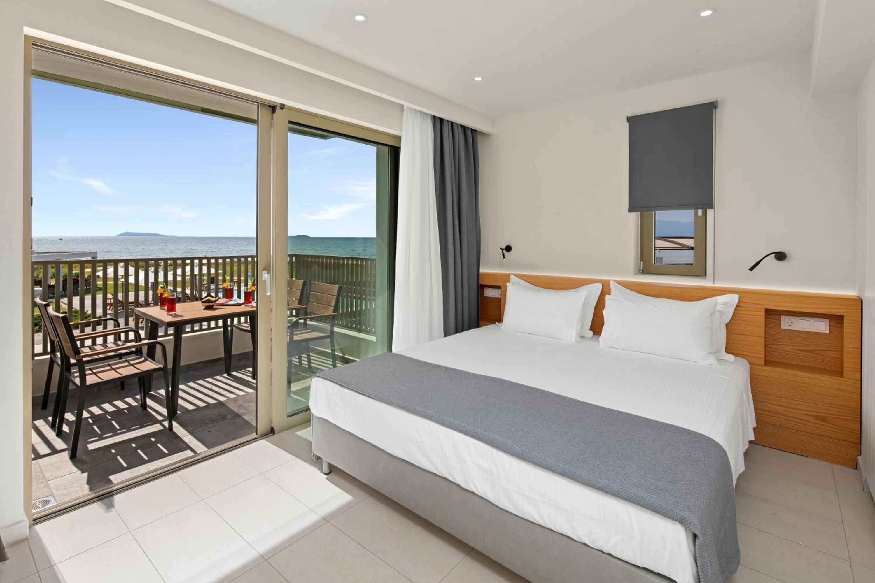 Premium Suite with Direct Sea View photo 2