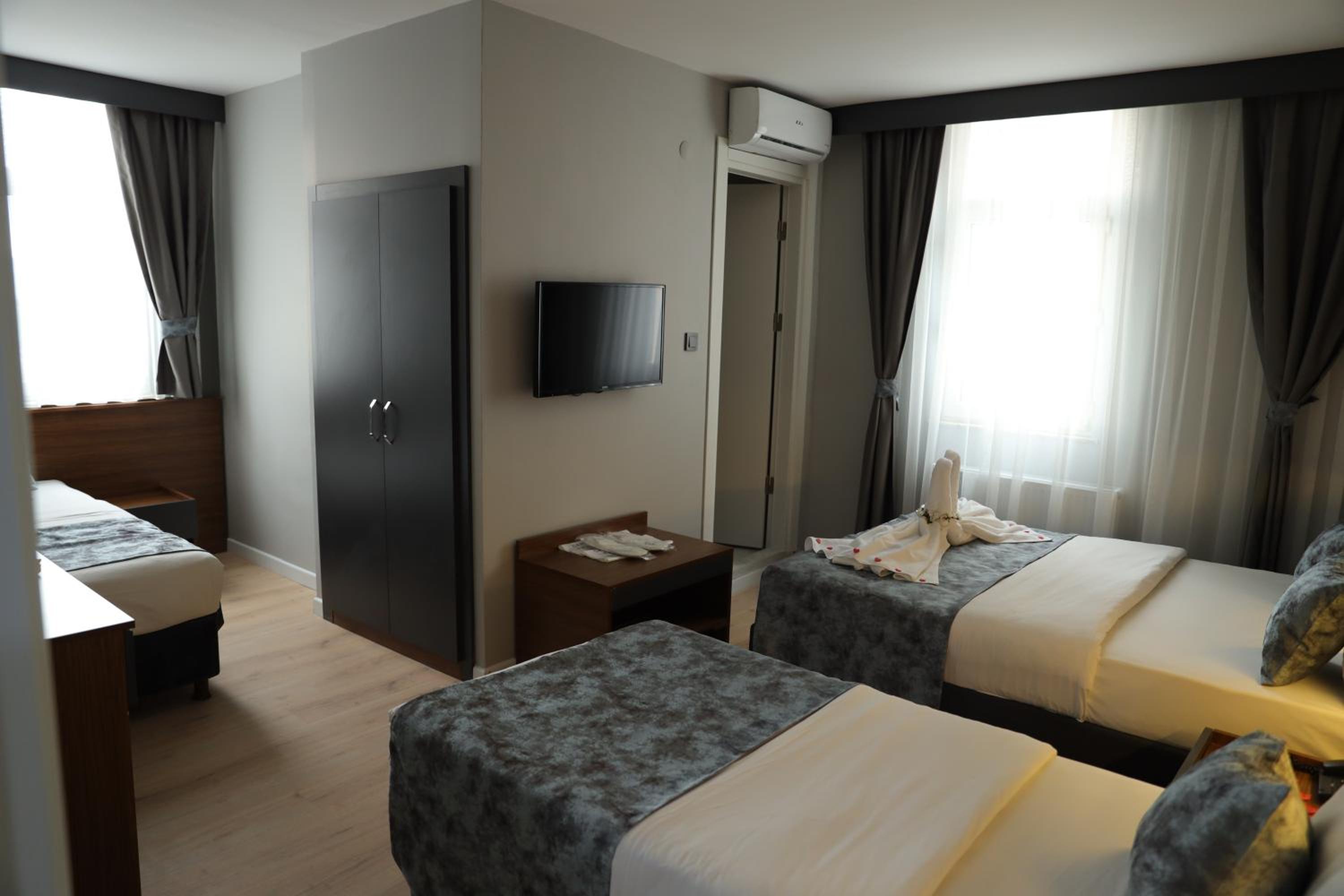 Deluxe Family Room