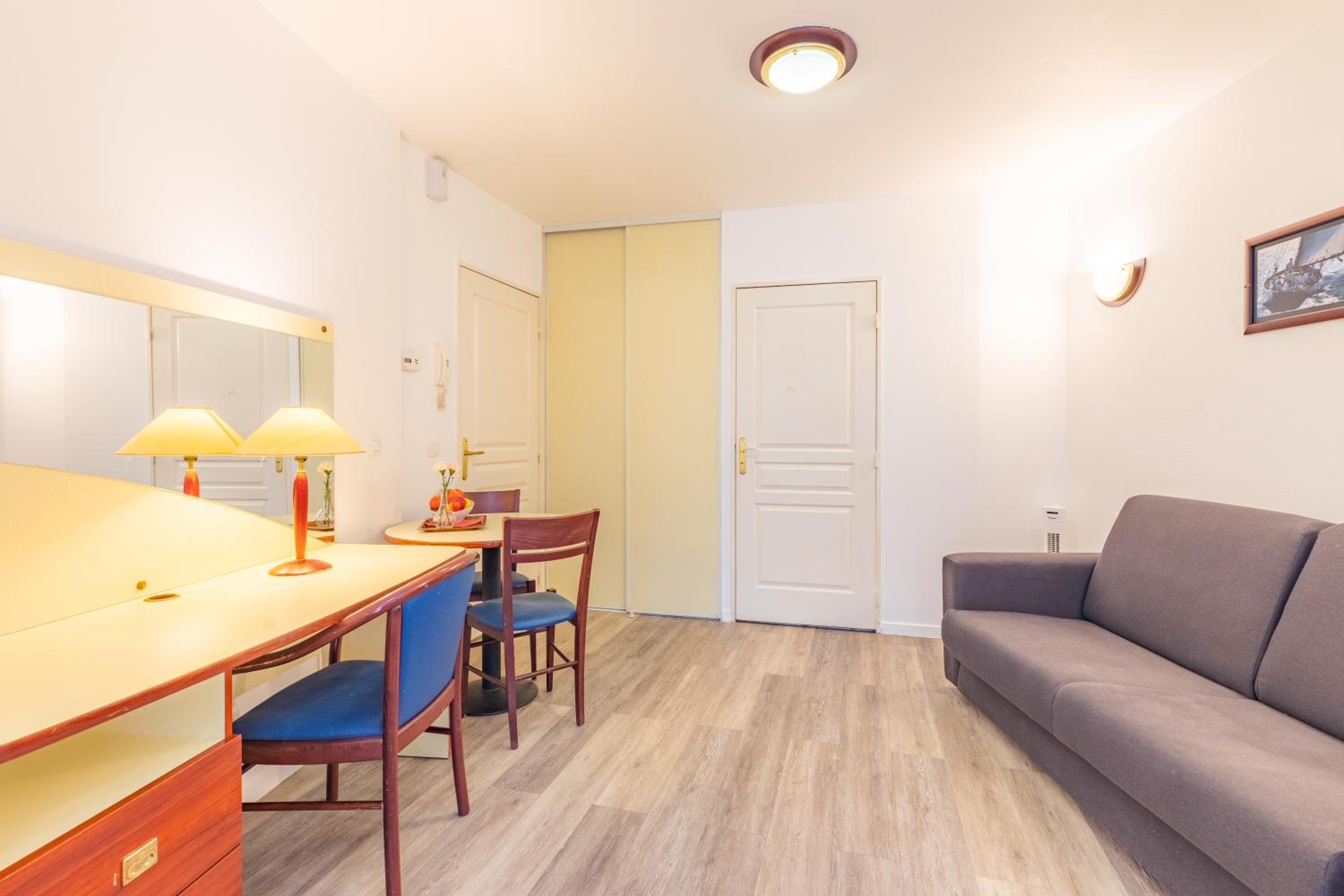 Apartment - Photo 4
