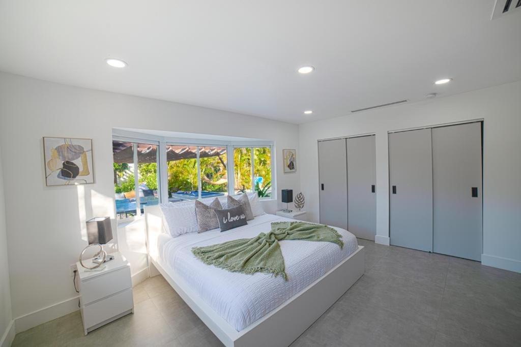 Five-Bedroom House - Photo 8