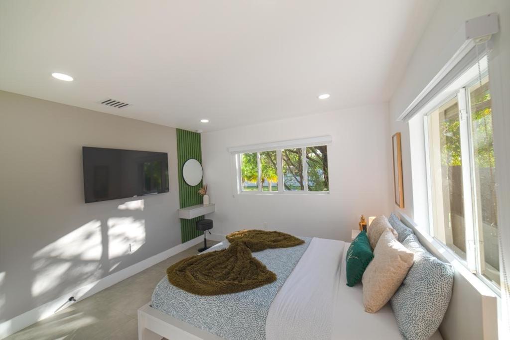 Five-Bedroom House - Photo 7