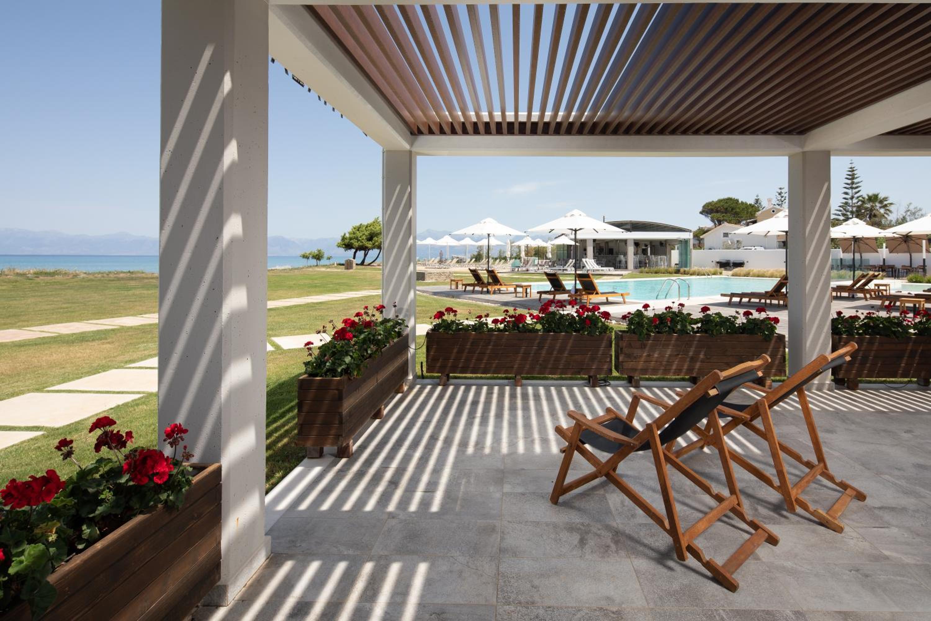 Deluxe Double Suite with Direct Sea View photo 2