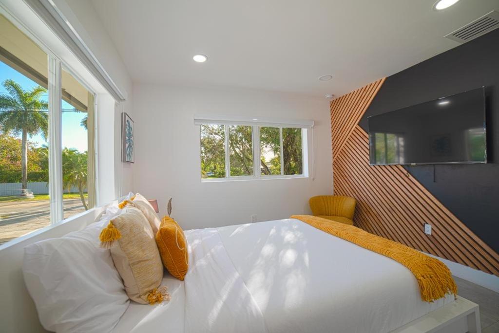 Five-Bedroom House - Photo 32