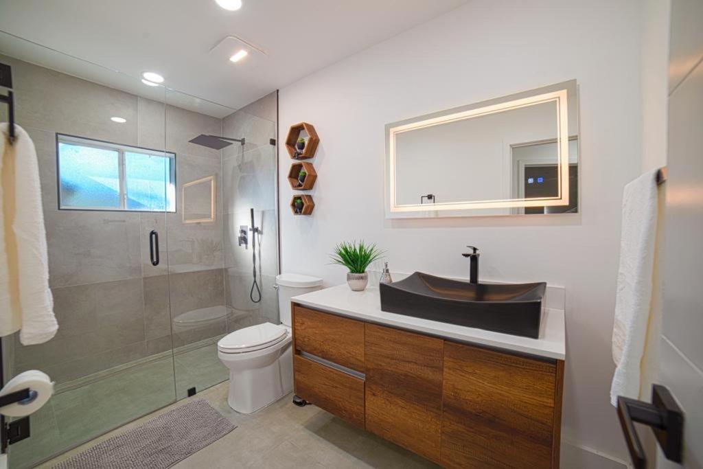 Five-Bedroom House - Photo 3