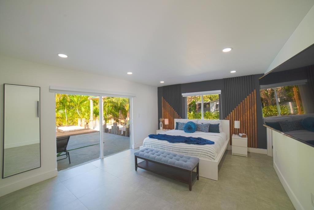 Five-Bedroom House - Photo 31