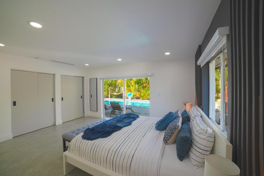 Five-Bedroom House - Photo 50