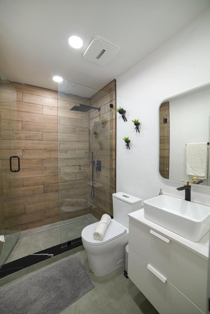 Five-Bedroom House - Photo 51