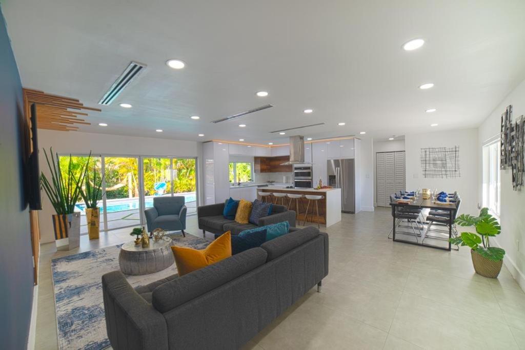 Five-Bedroom House - Photo 1