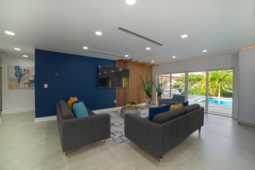 Five-Bedroom House - Photo 6