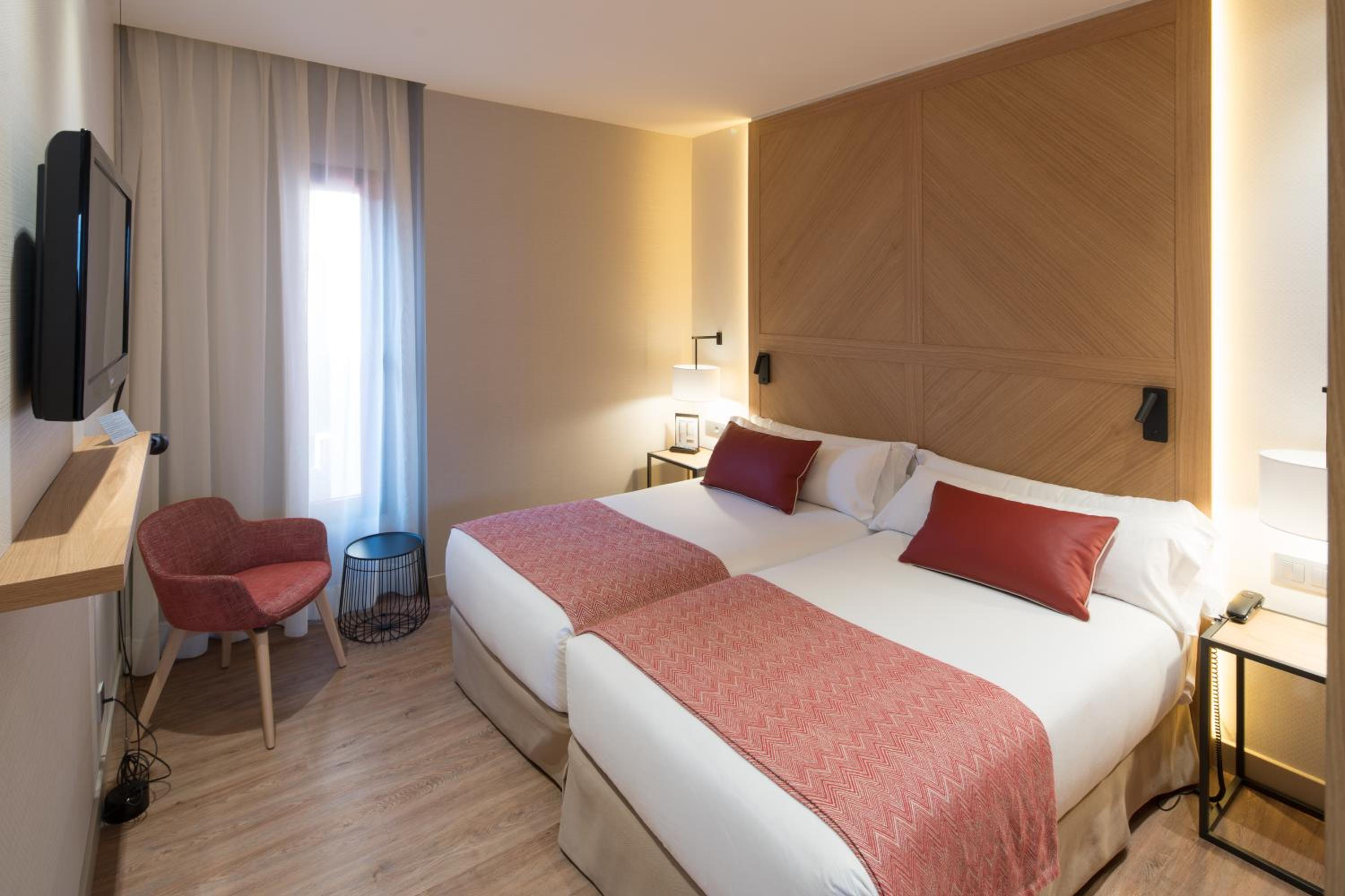 Executive Double Room thumbnail 6