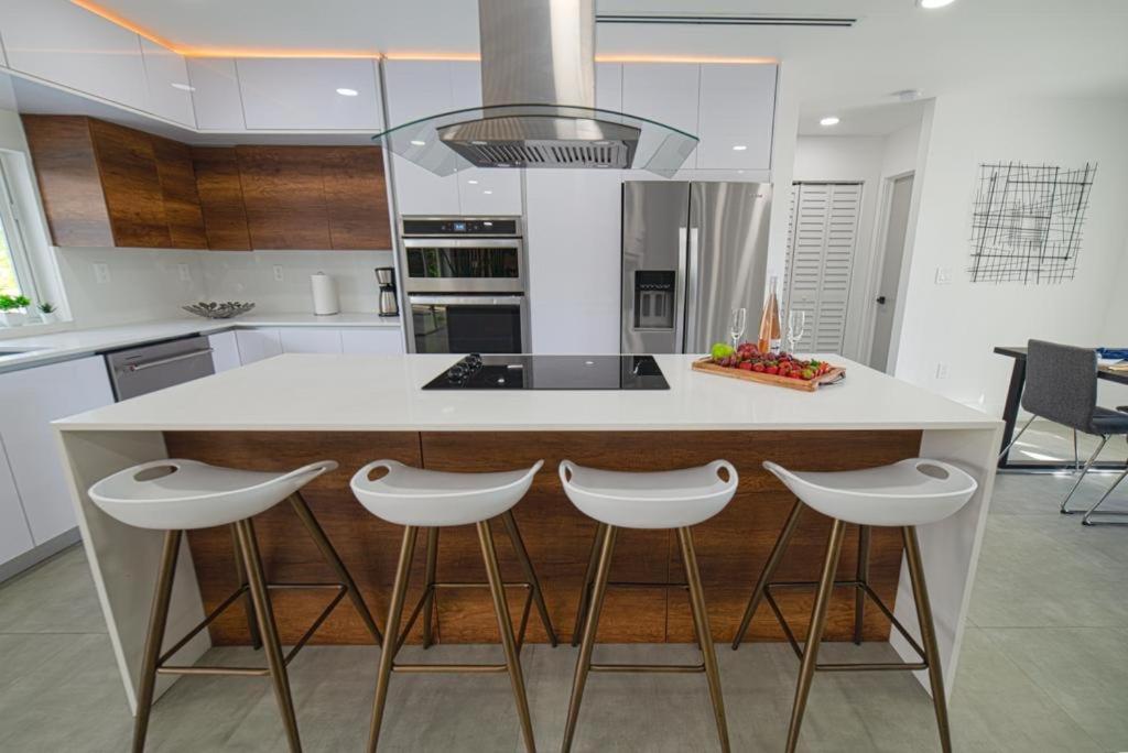 Five-Bedroom House - Photo 36